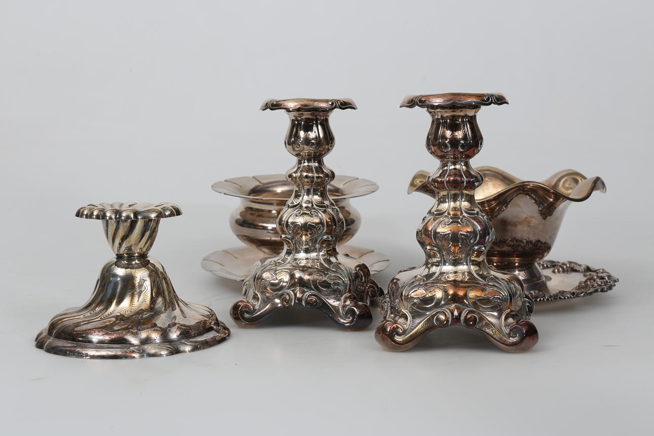 LJUSSTAKAR OCH SÅSSKÅLAR, nysilver, 5 delar, 1900-tal.