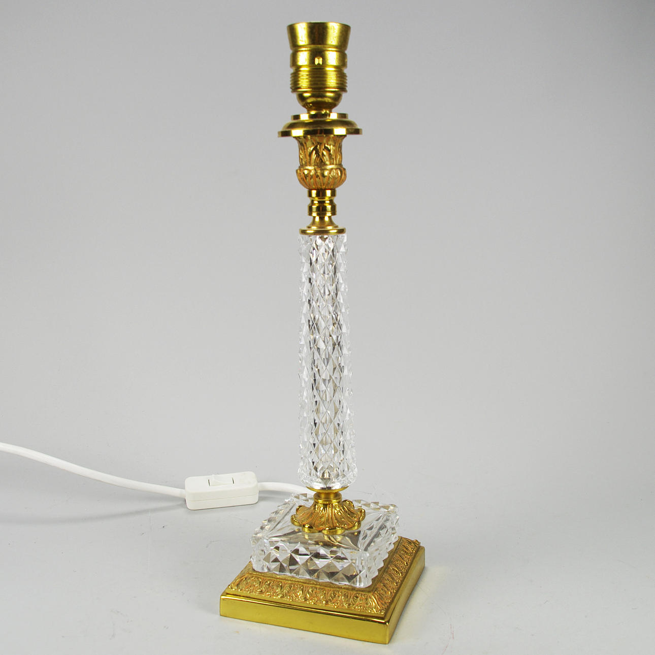 BORDSLAMPA, glas/mässing, sent 1900-tal.