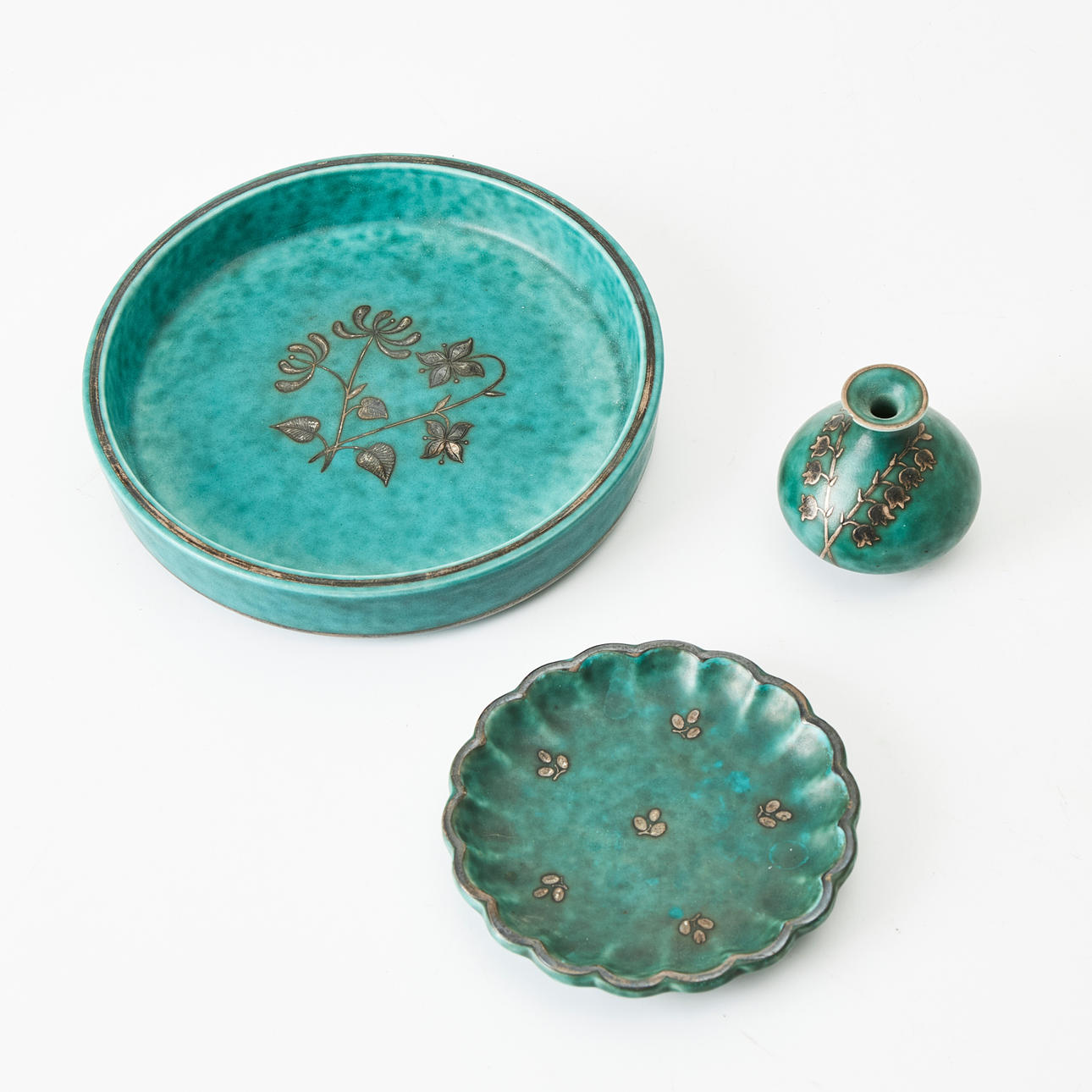 WILHELM KÅGE. Argenta, 3 delar, vas och 2 fat.