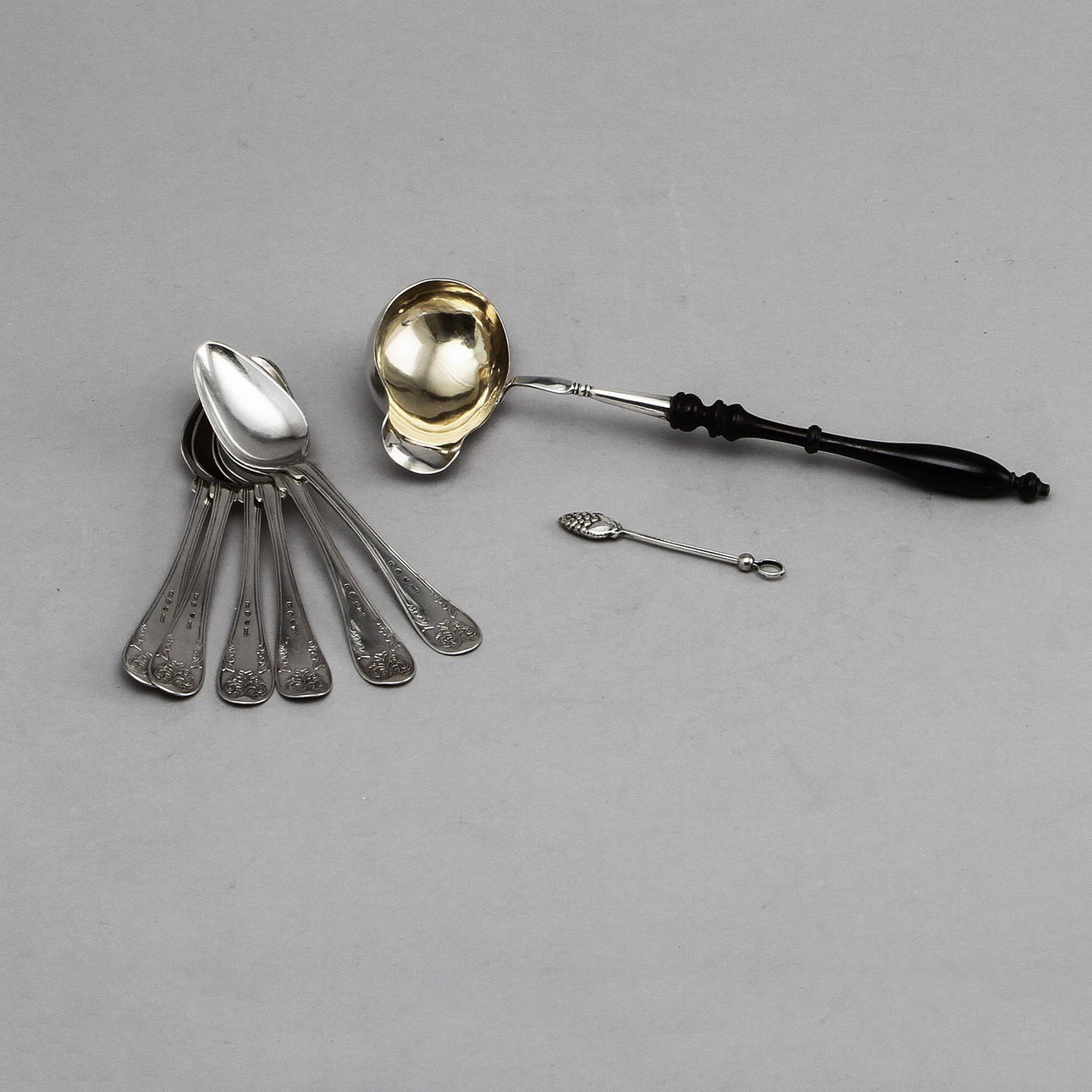 SLEV, SKEDAR, 6 st samt CIGARETTHÅLLARE, silver.