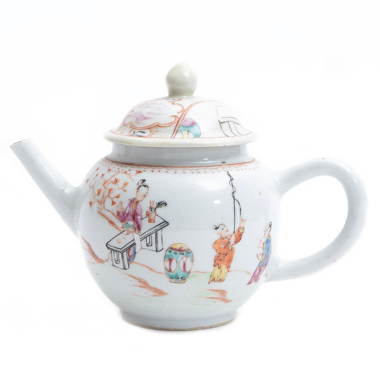 TECHNO. Chinese porcelain, 18th century.