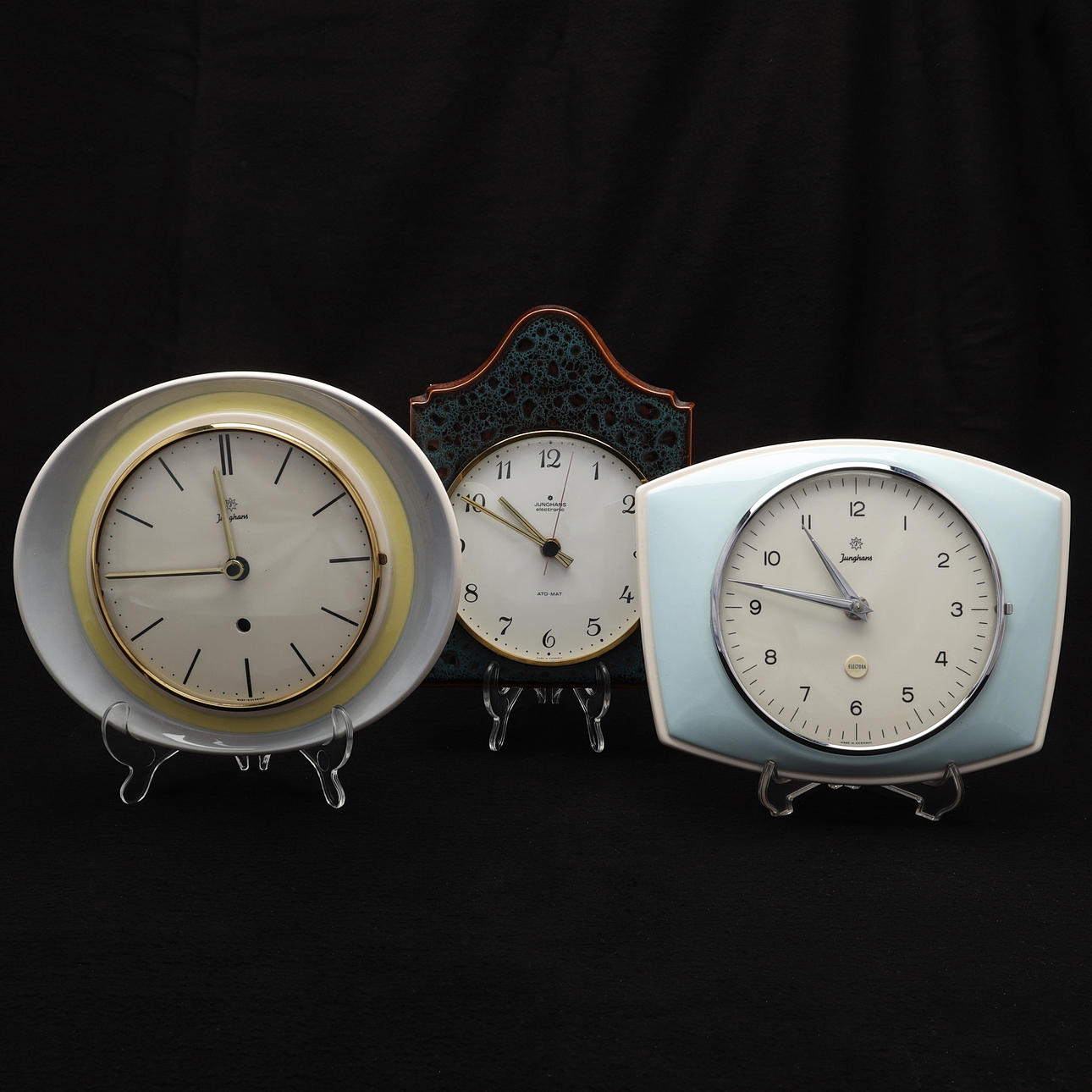 SEINÄKELLOJA, 3 st, porslin Junghans, 1900-tal.