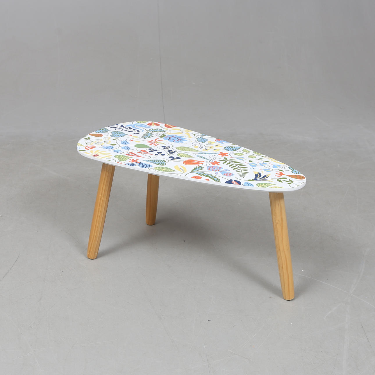 TISCH, Polsterplatte mit „Herbarium“, Design Stig Lindberg.