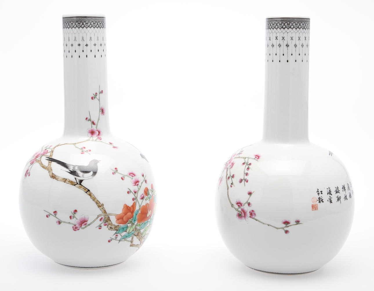 VASER, ett par, porslin, Kina, 1900-tal.