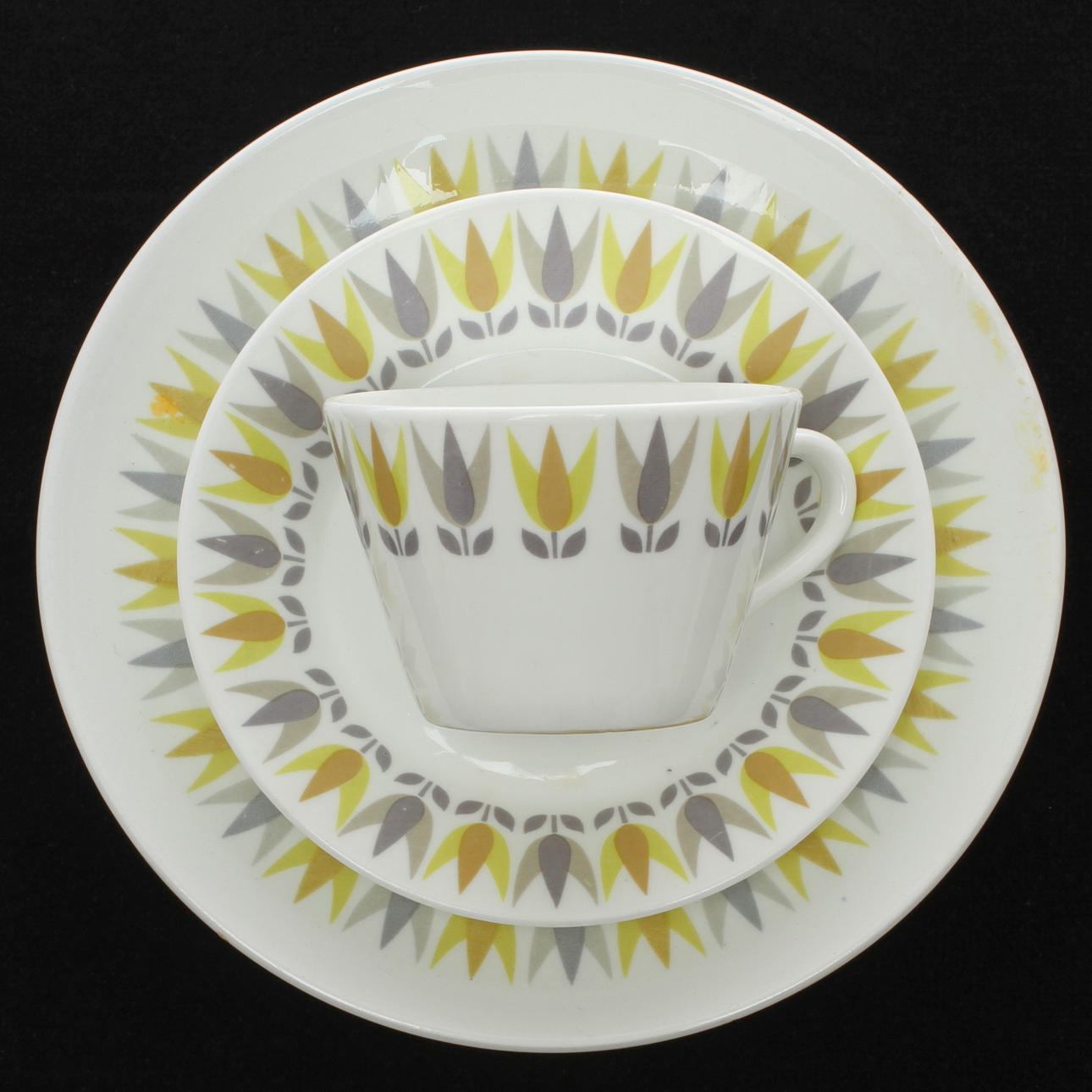 KAFFESERVISDELAR, 22 delar, benporslin och flintgods, "Lotus Gul", Bibi Breger och Stig Lindberg, Gustavsberg.