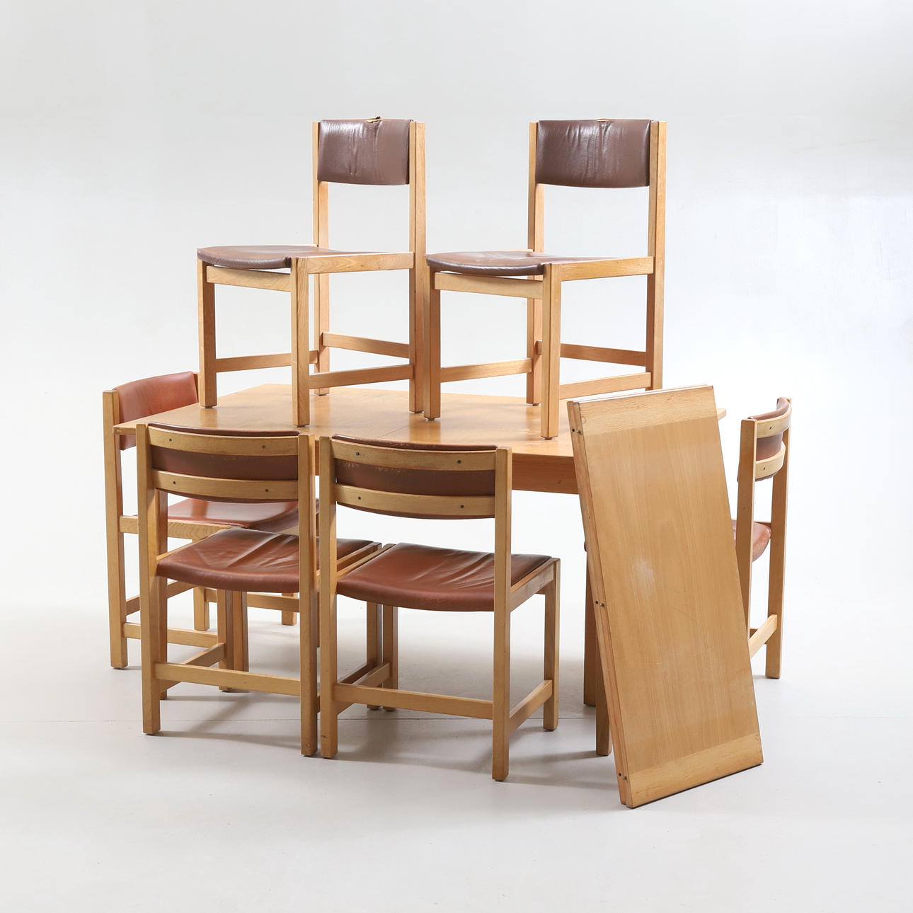 Eine 7-teilige Essgruppe, 20. Jahrhundert.