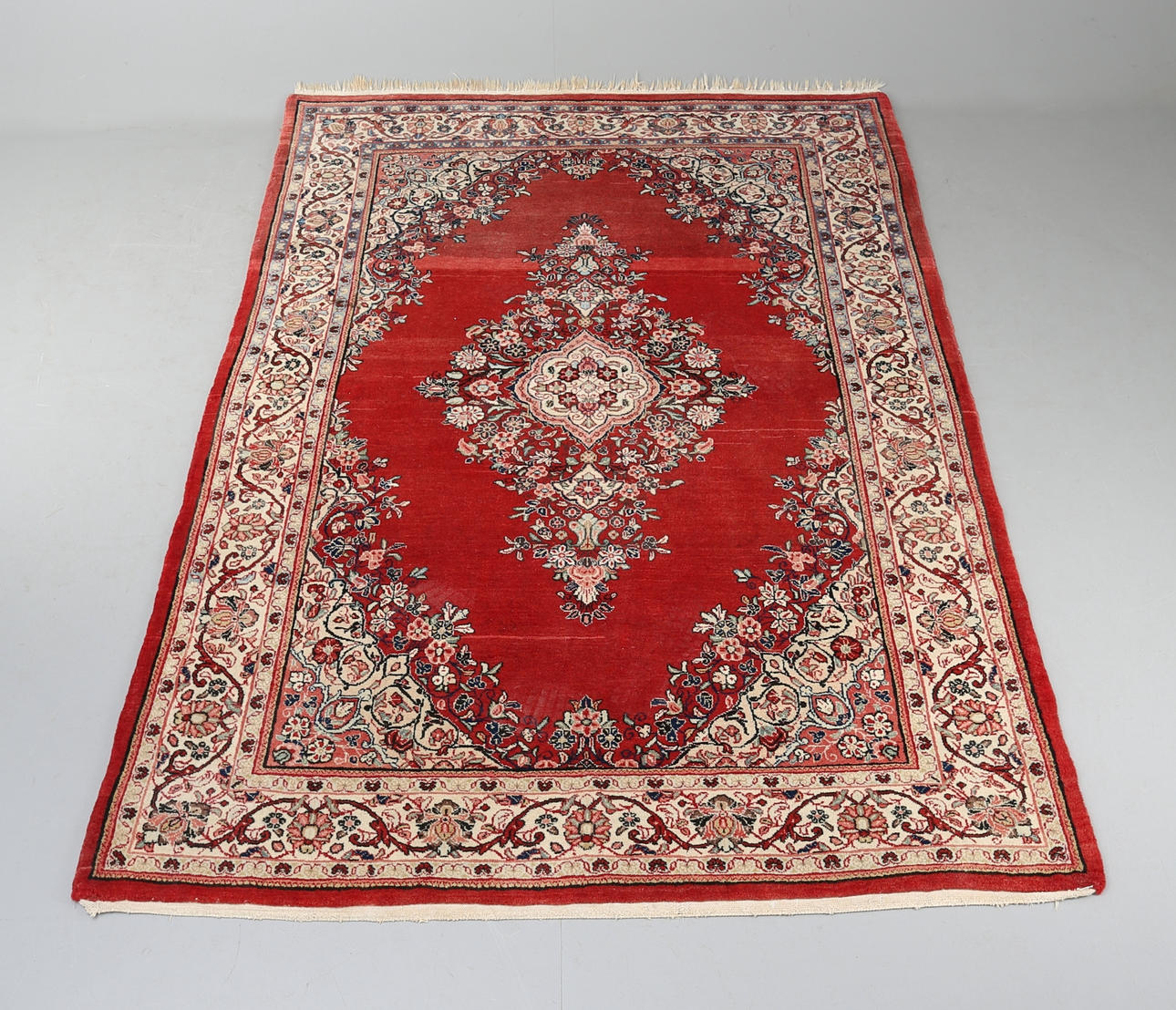 MATTA, orientalisk, handknuten, 157 x 223 cm.