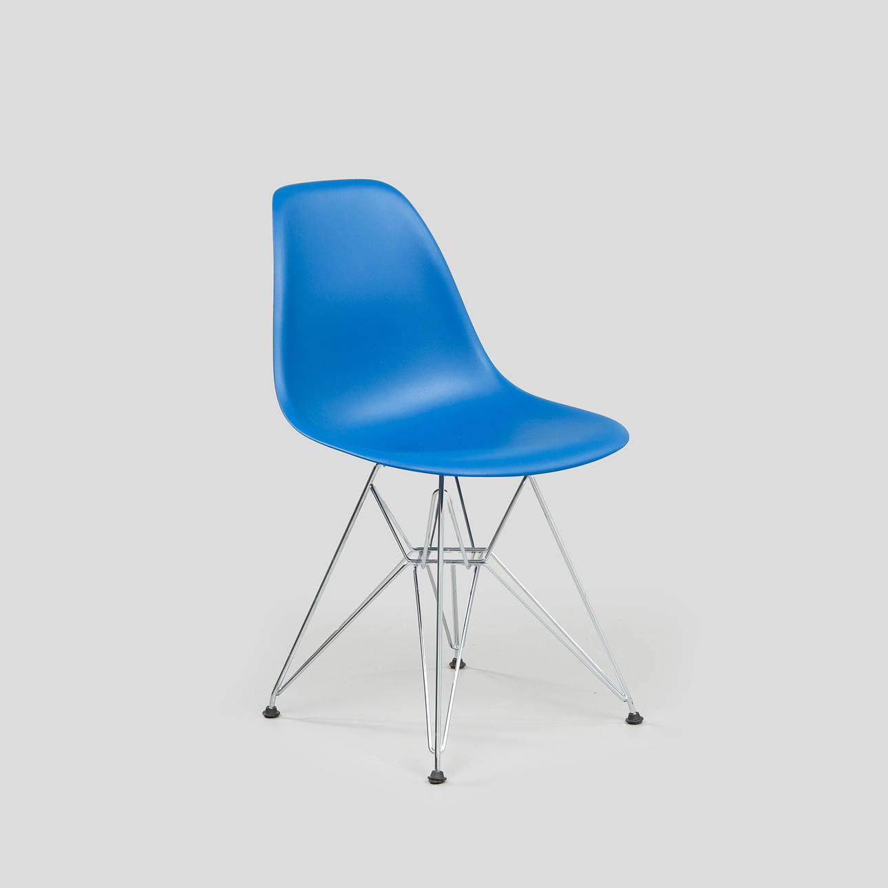 RAY & CHARLES EAMES. Chair, “Plastic chair”, Vitra, labeled.