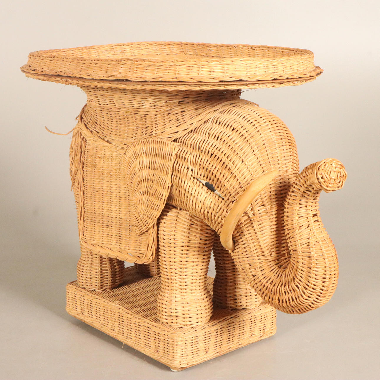 PIEDESTAL i form af elefant, Rattan.