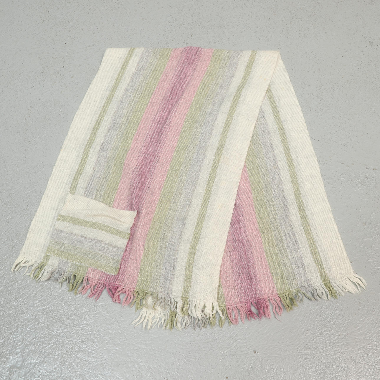 Sjal med lommer, uld, 1900/2000'erne.