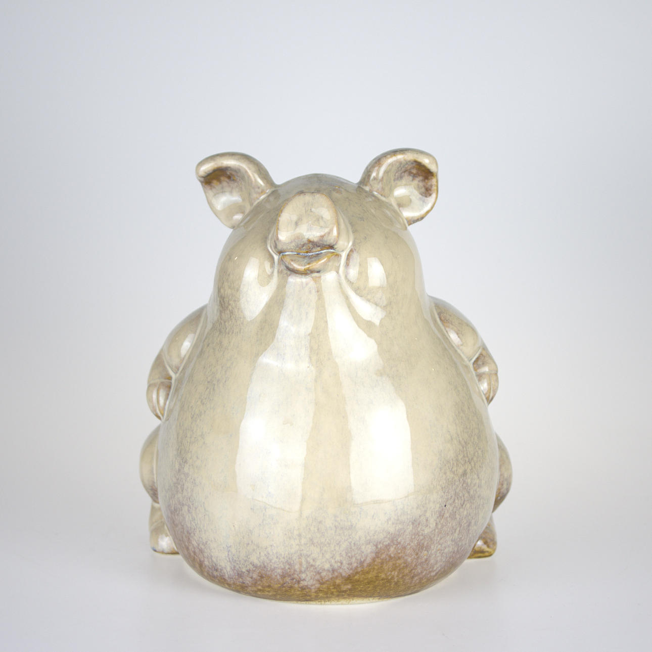 OIDENTIFIERAD KONSTNÄR. Figurin, gris, stengods, nutida.