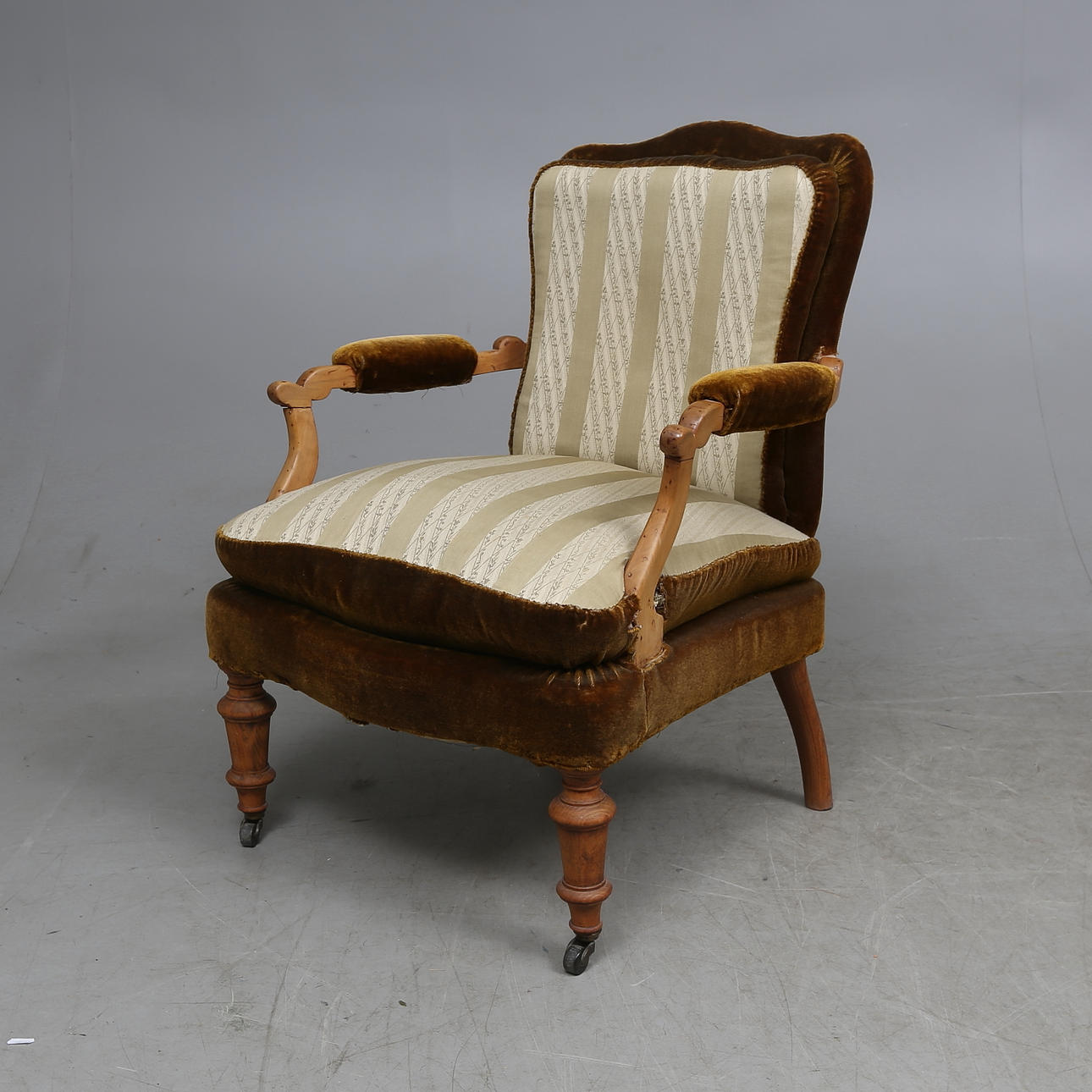 FÅTÖLJ, möjligtvis delvis 1700-tal.