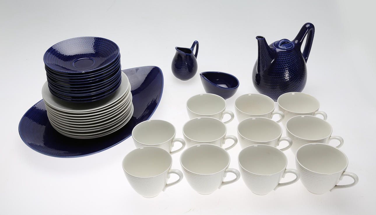 TESERVIS, 39 delar, "Blå Eld", Hertha Bengtsson, Rörstrand, 1900-talets mitt.