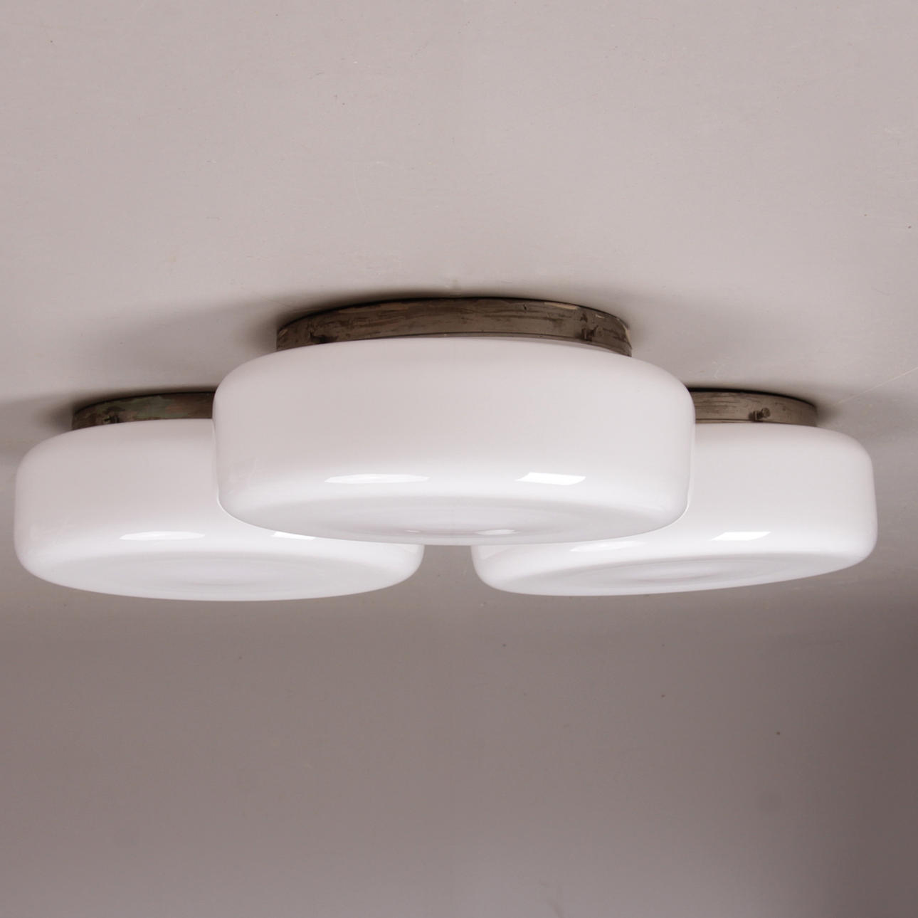 PLAFONDER, 3 st. Vitt glas, 1900-talets mitt.