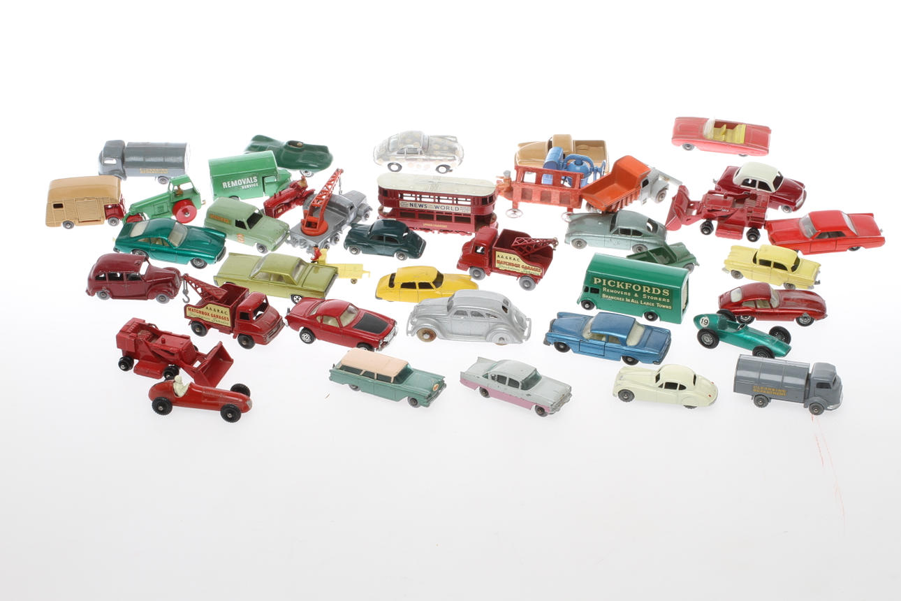 MODELLBILAR mest LESNEY cirka 40 stycken.