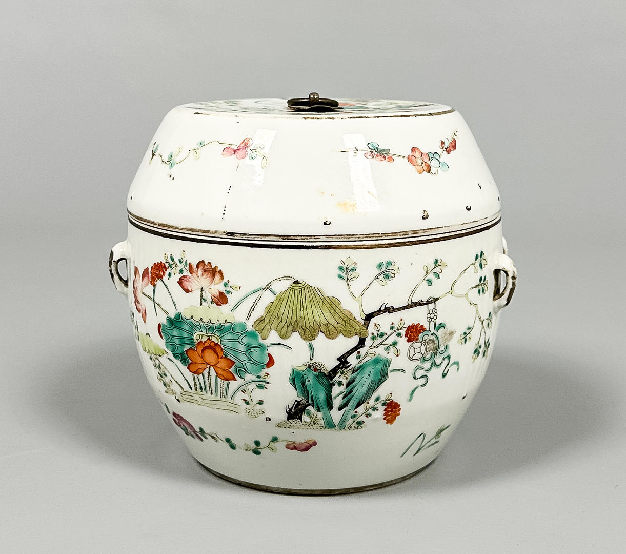 Porzellandose mit Deckel, Qing-Dynastie, 18.-20. Jahrhundert. Keramik & Porzellan - Orientalisch