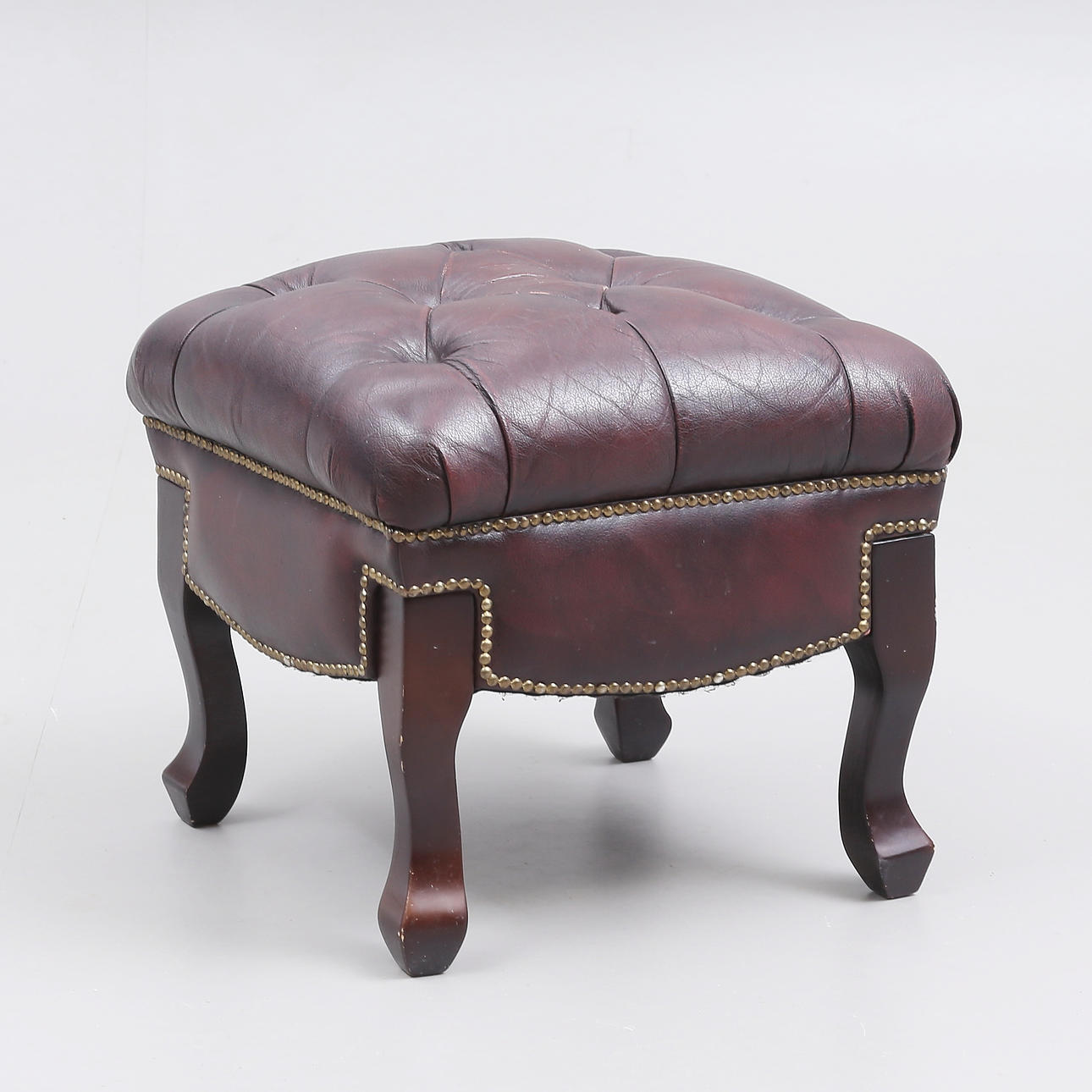 PALL, Chesterfield-modell, läder, oxblod.