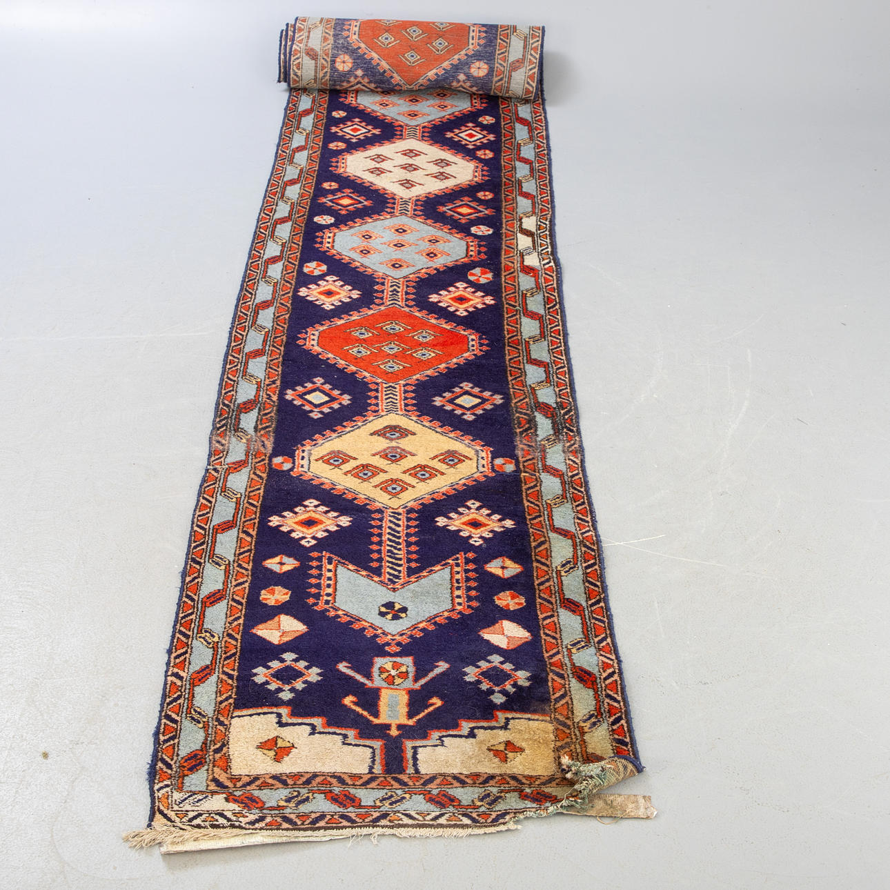 Gallery, ca. 85 x 490 cm.