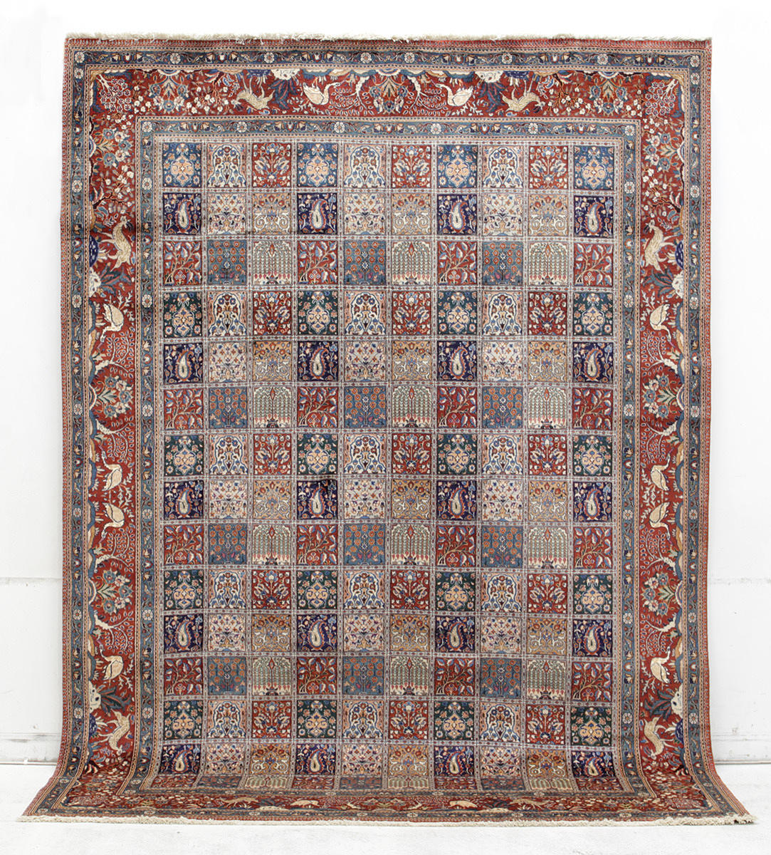 MATTA, Persisk, figural Moud, med silkesinslag, 340 x 248 cm.