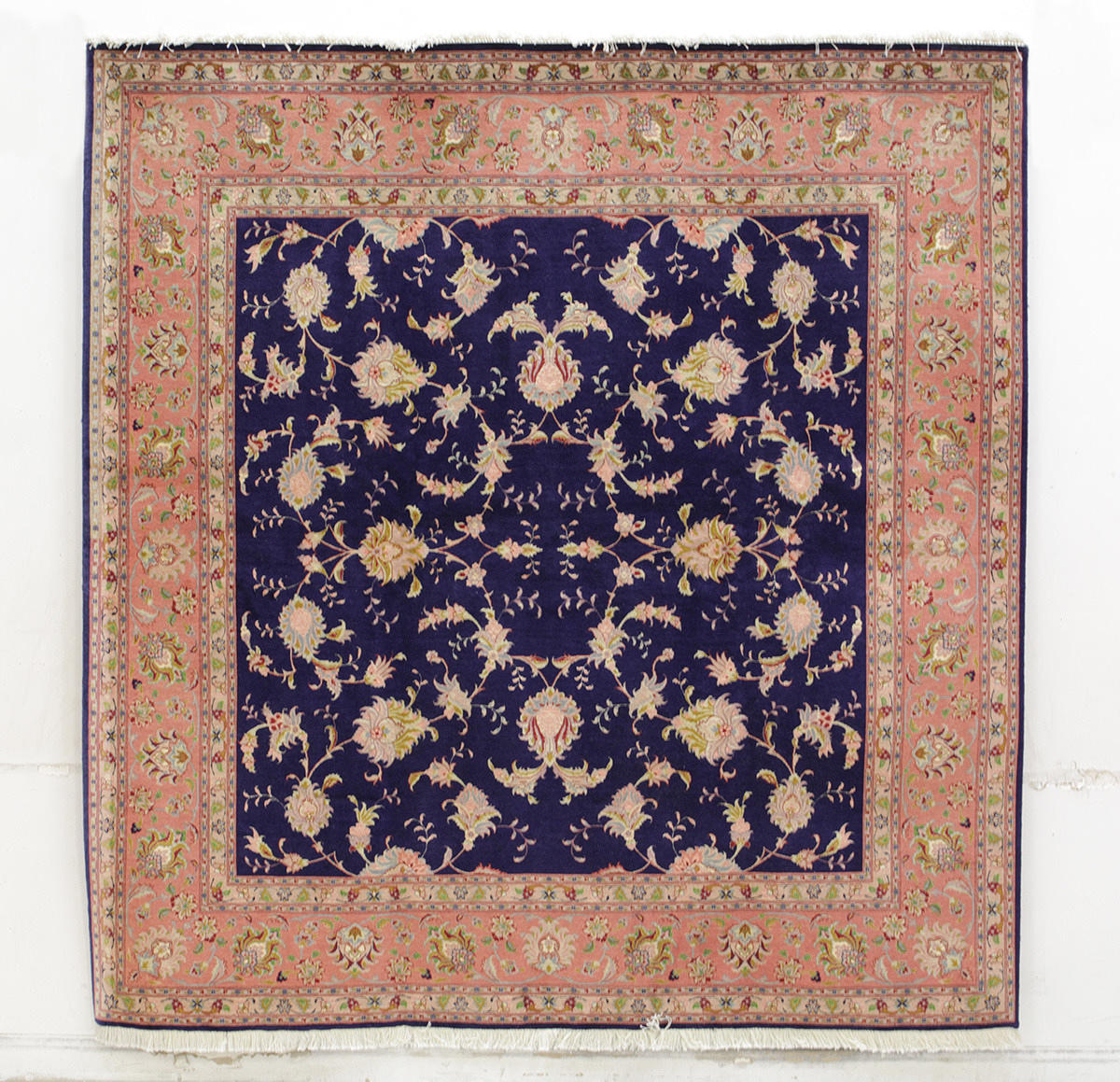 MATTA, Persisk, Täbriz, (fine), 50 raj, med silkesinslag, 215 x 205 cm.