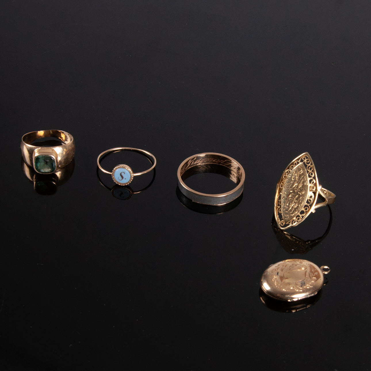 RINGE og MEDALJON 18K GULD. 5 stykker, 9.52g.