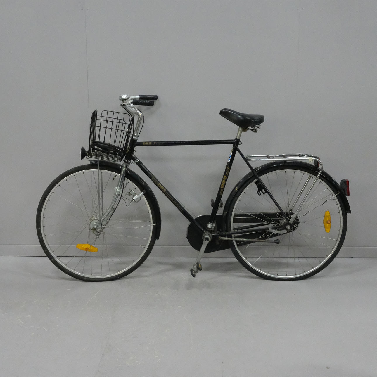 DBS. MIESTEN PYÖRÄ. 28 TUUMAA.