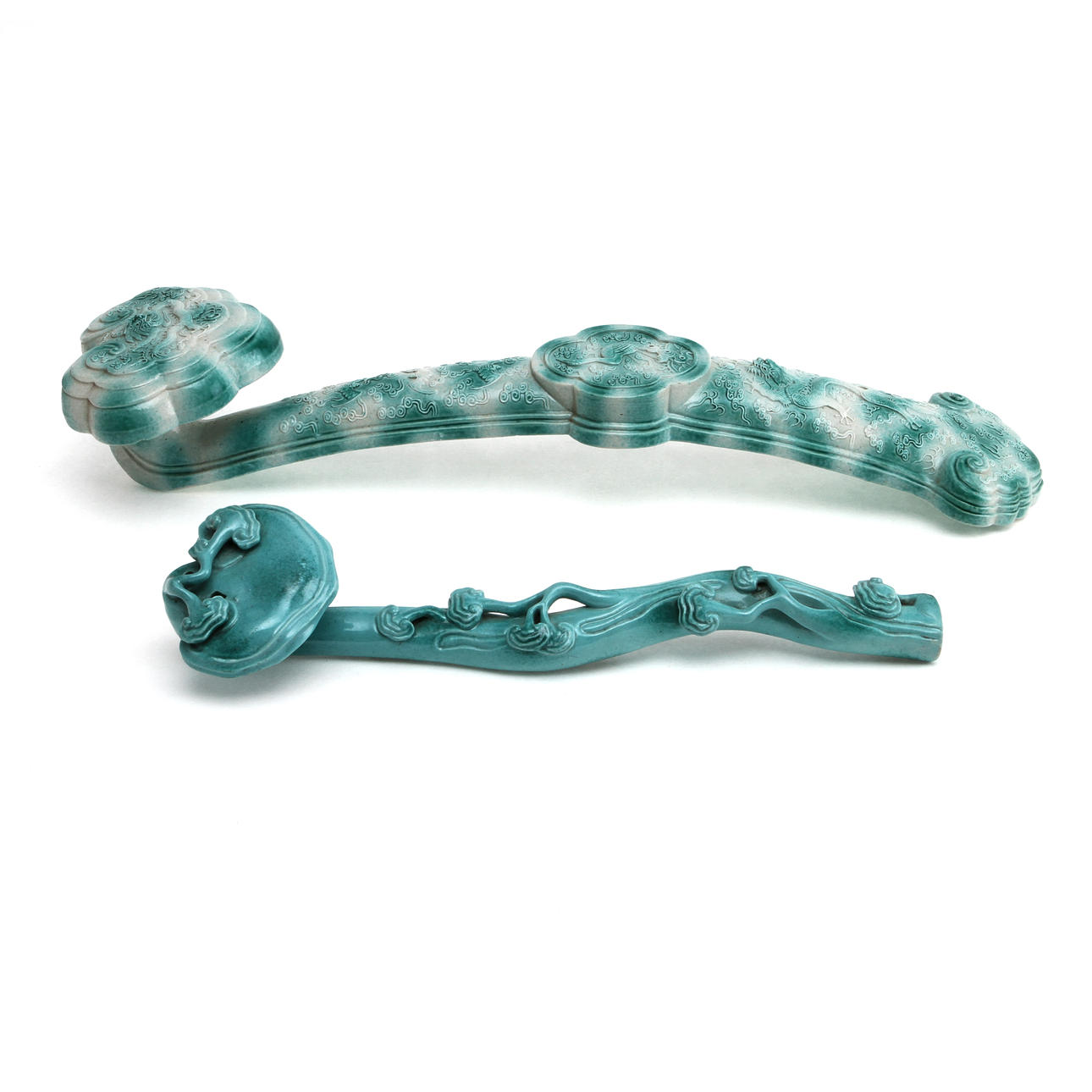 RUYI-STAVAR, 2 stycken. Kina 1800-tal.