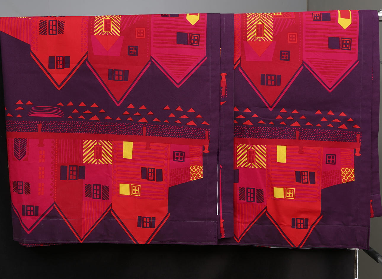 GARDINLÄNGDER, ett par, "Vanhakaupunki", Sanna Annukka, Marimekko, Finland 2011.