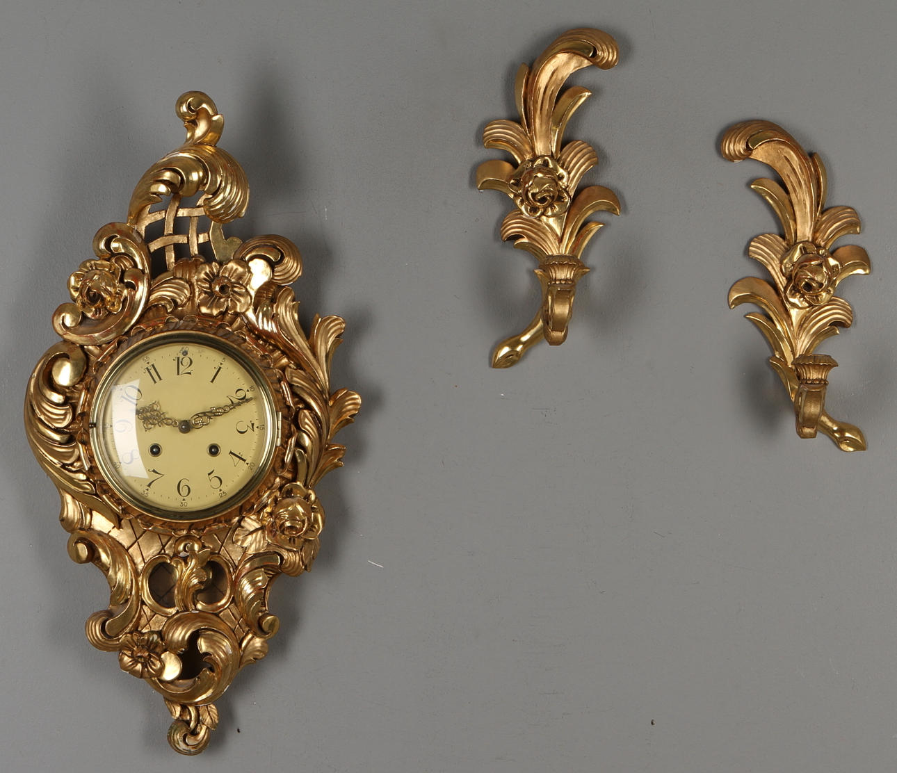 VÄGGPENDYL, LAMPETTER, 1 par, rokokostil, 1900-tal.