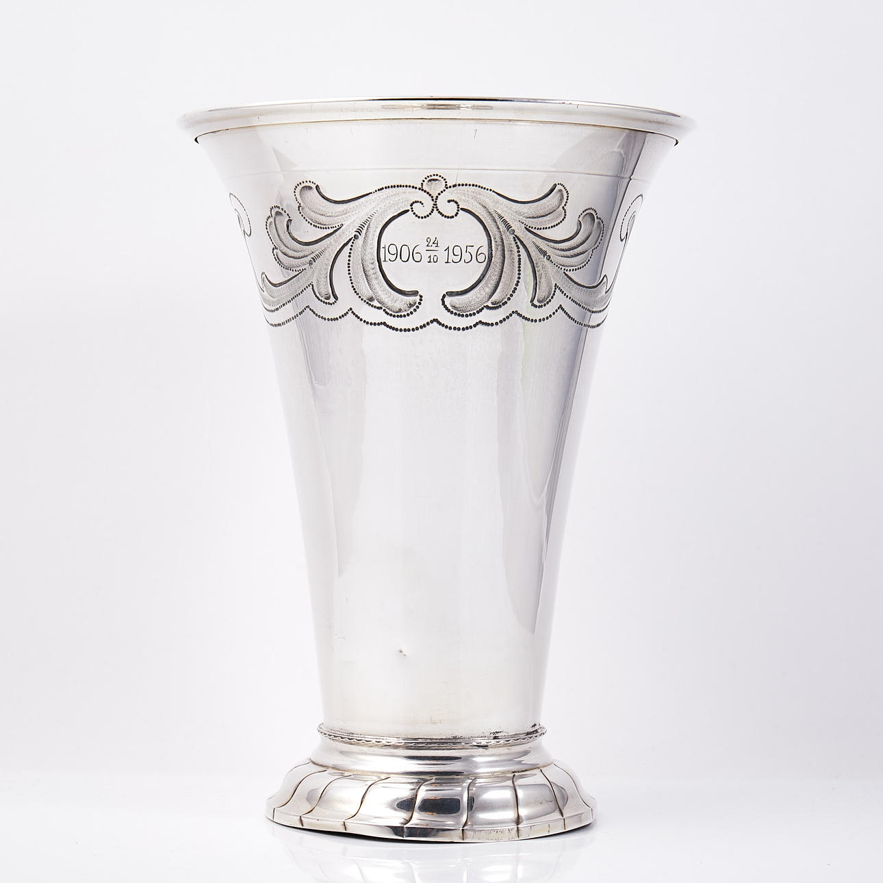 POKAL, sølv, med gravering, vægt ca. 371 g.