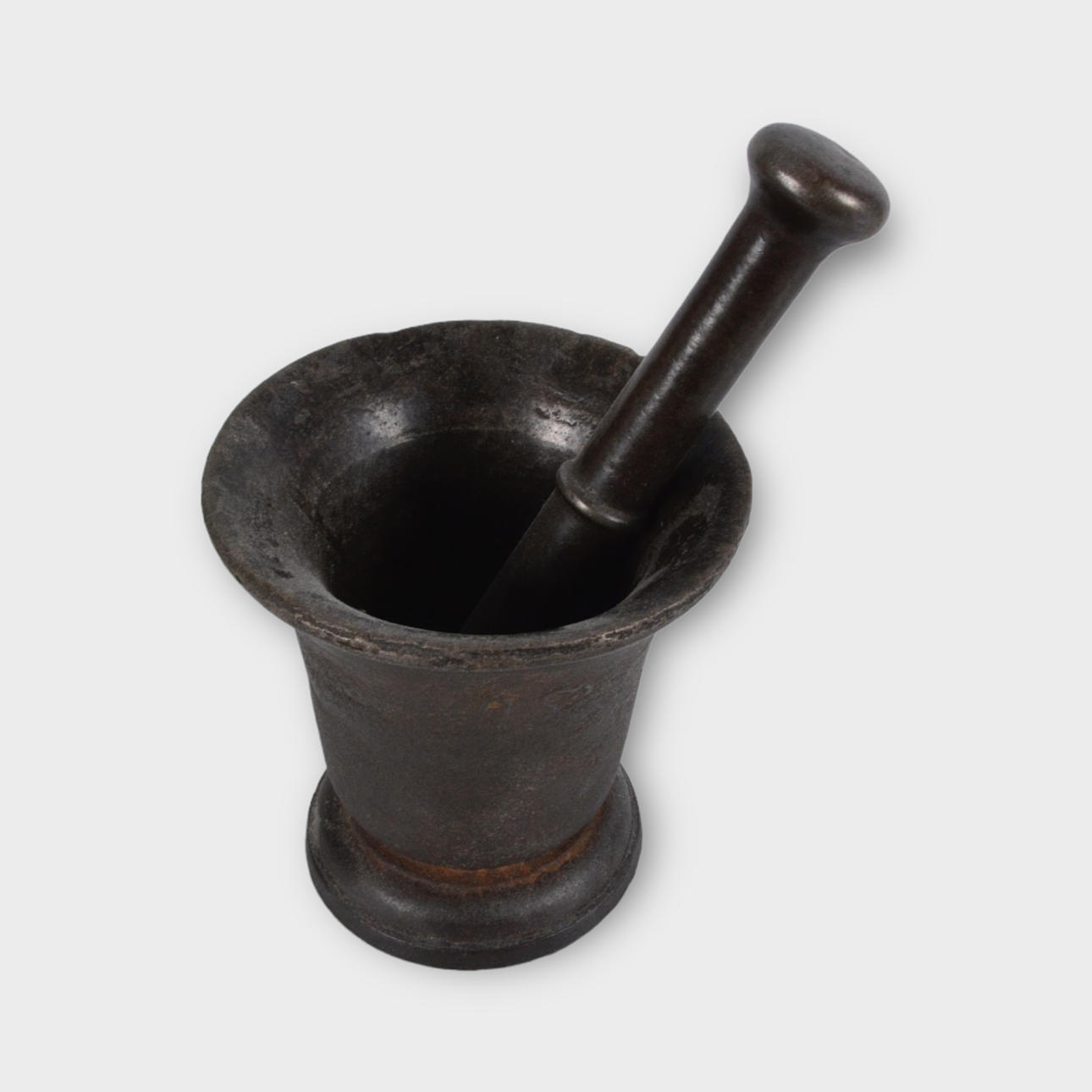 MORTEL MED STÖT, järn, 1900-tal.