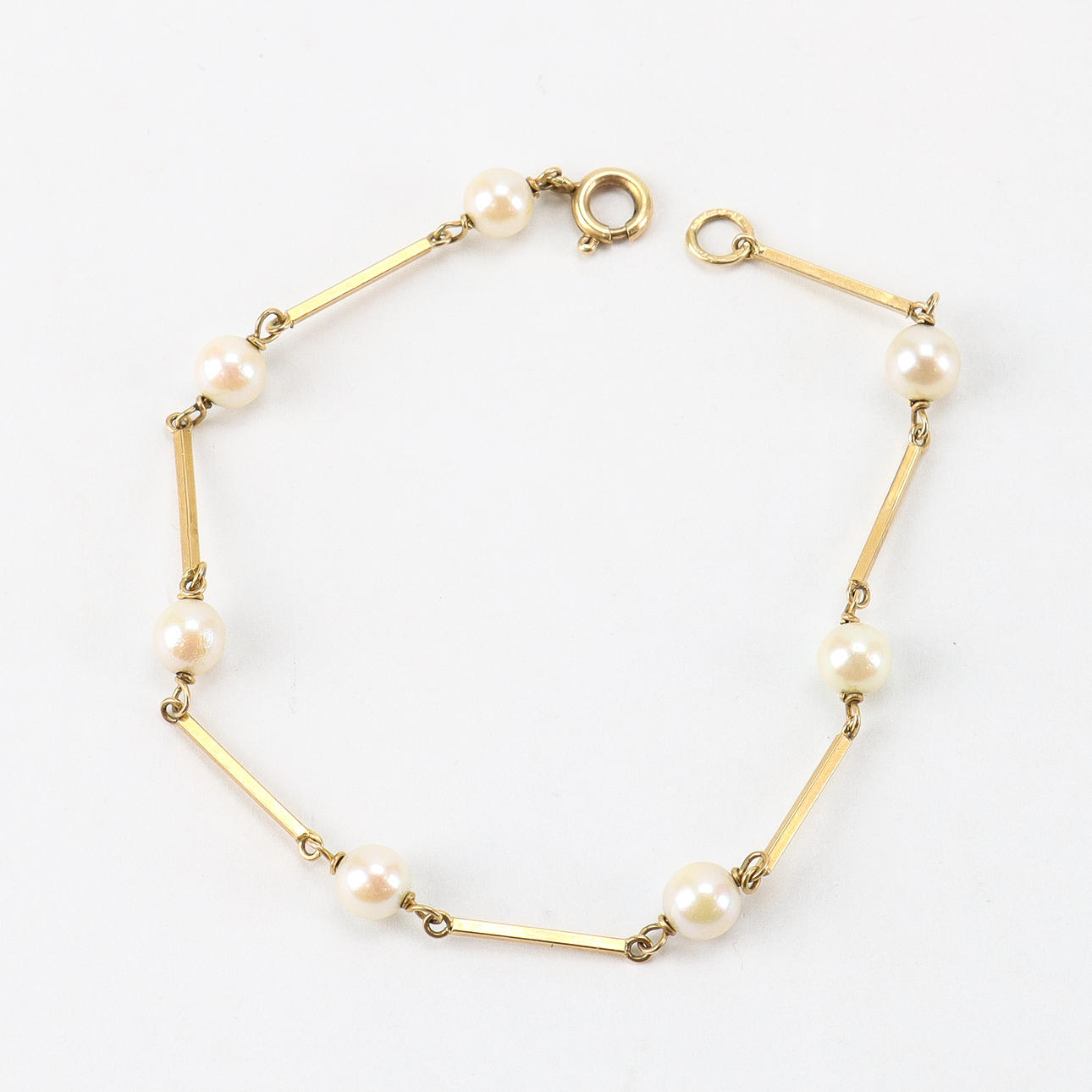 ARBAND gold 18 k, with pearls.