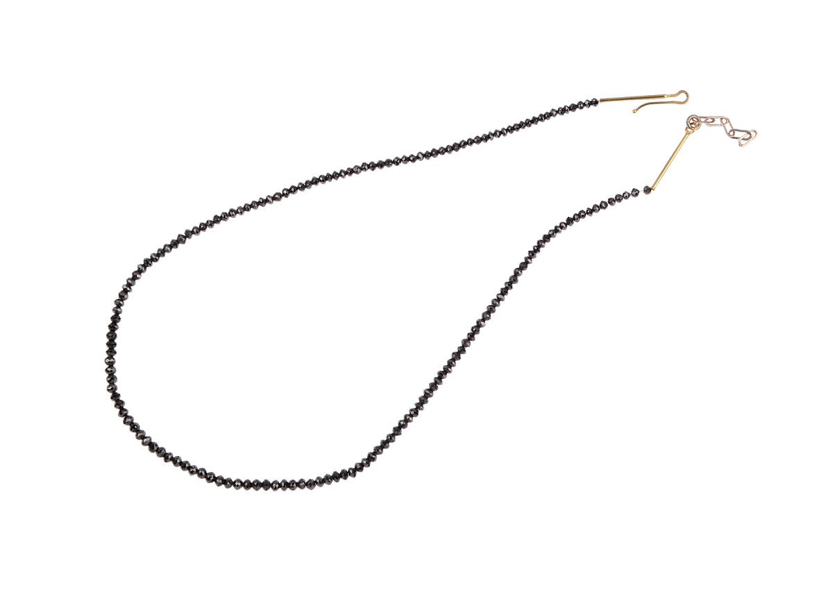 SCHWARZES DIAMANTENCOLLIER. 750 gult guld.
