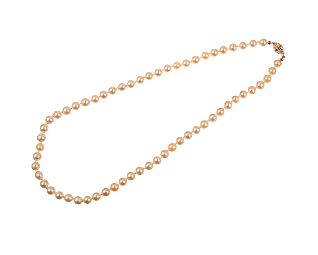 PERLENKETTE. 585 yellow gold clasp.