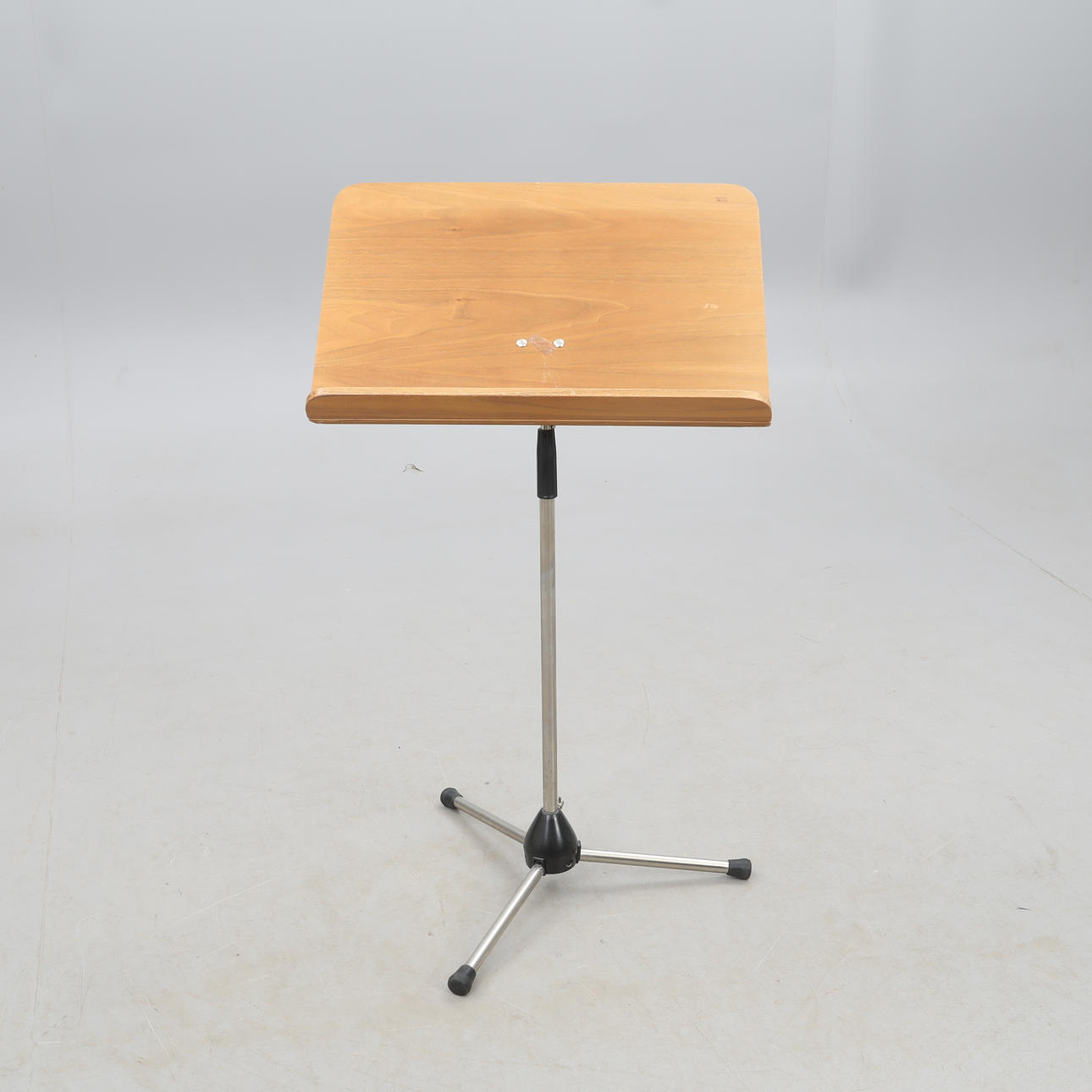READING TABLE/NOTE STAND. Furniture - Other - Auctionet