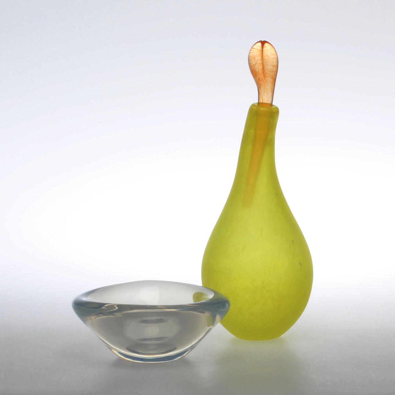 SKÅL samt KARAFF, glas, Sven Palmqvist, Orrefors respektive Gunnel Sahlin, Kosta Boda.