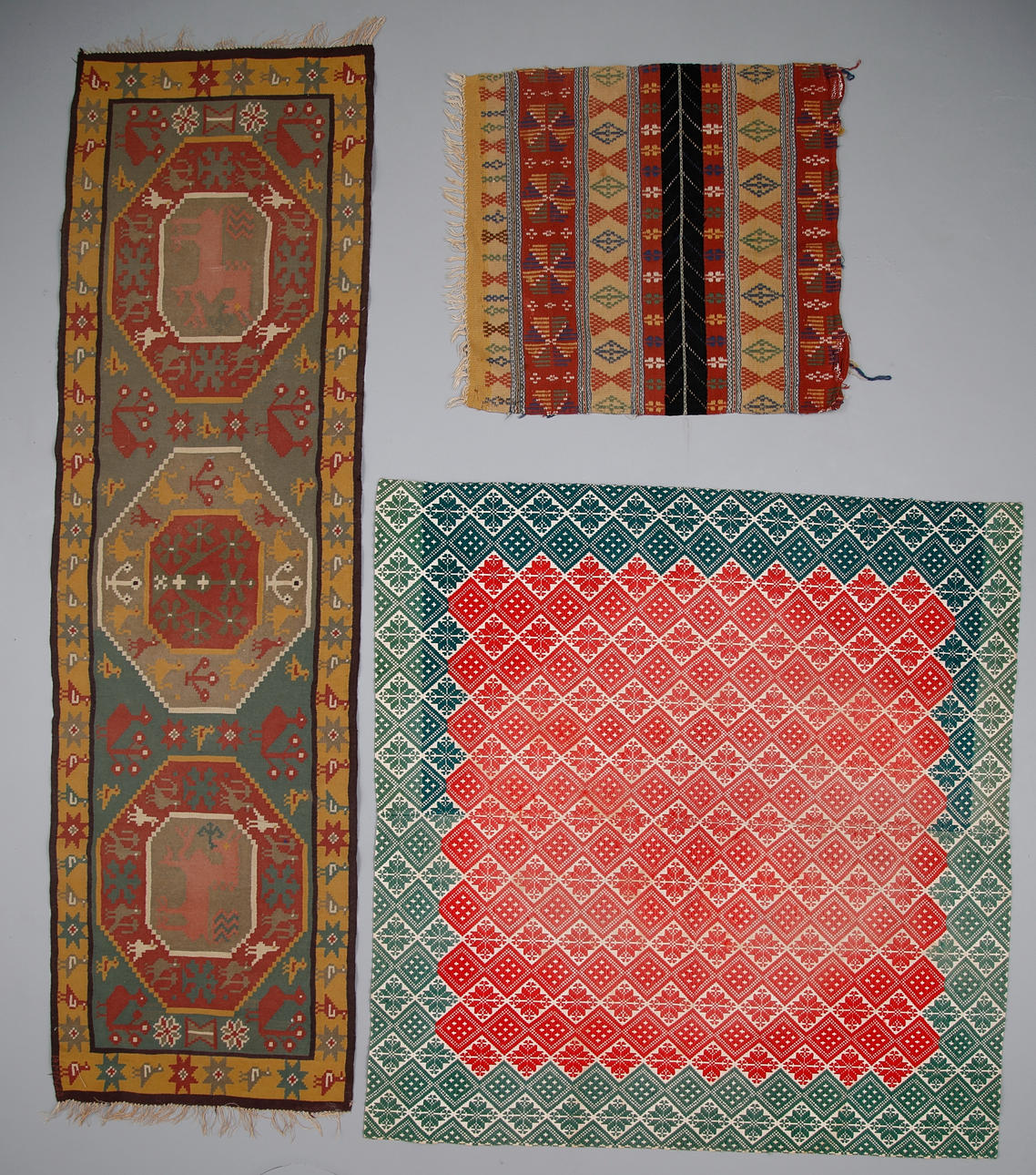 PARTI TEXTILIER, 3 st. Skåne, en daterad 1933.