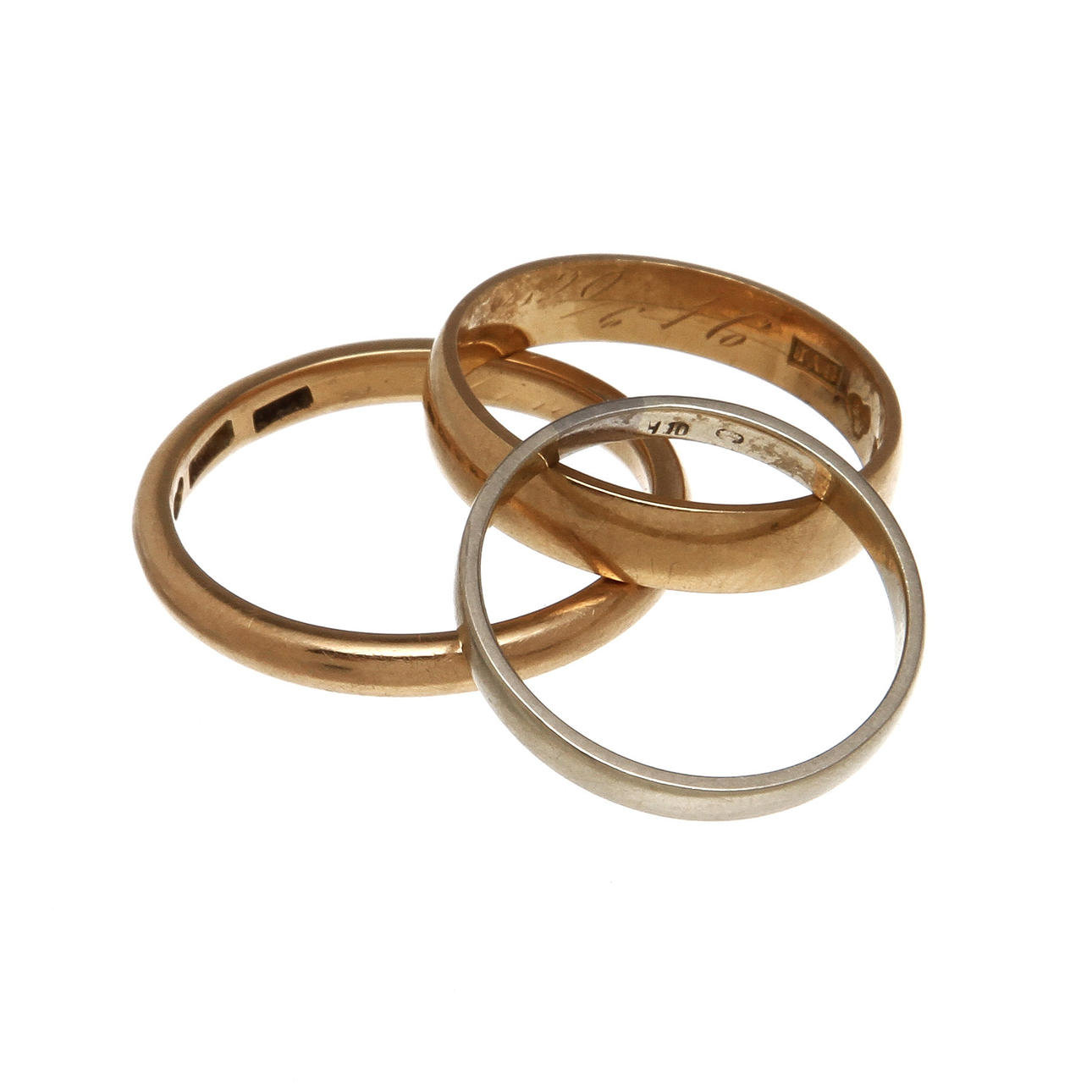 RINGAR, 3 st, 18k vit -och rödguld. Vikt ca 10,8 gram.