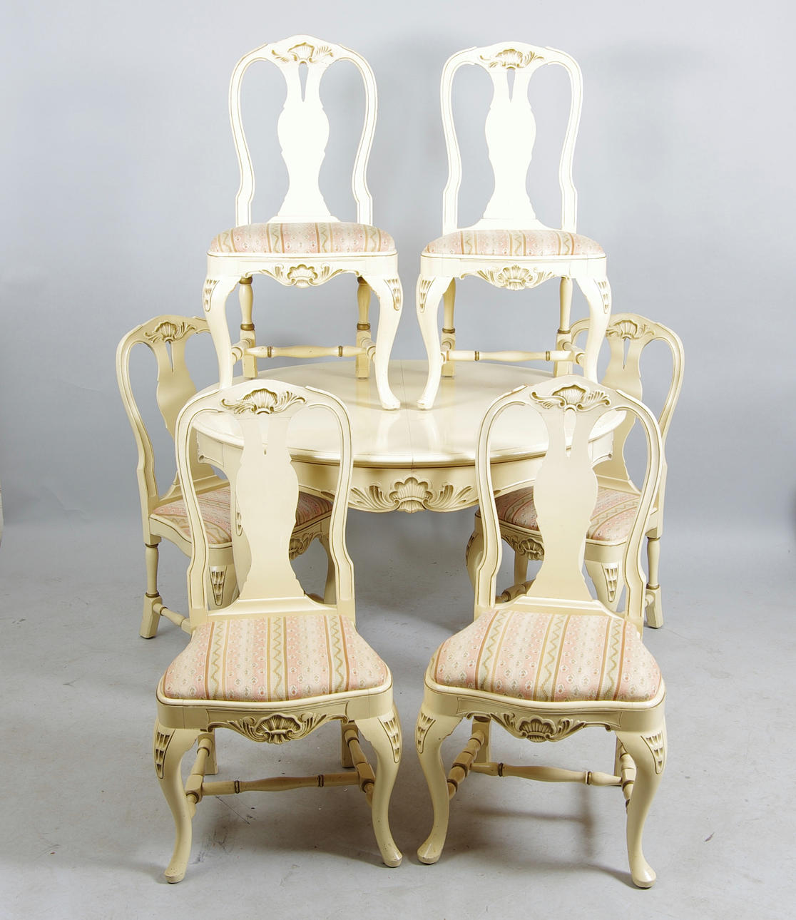 MATSALSGRUPP, målad med bronsseringar, rokokostil, 1900-talets första hälft.