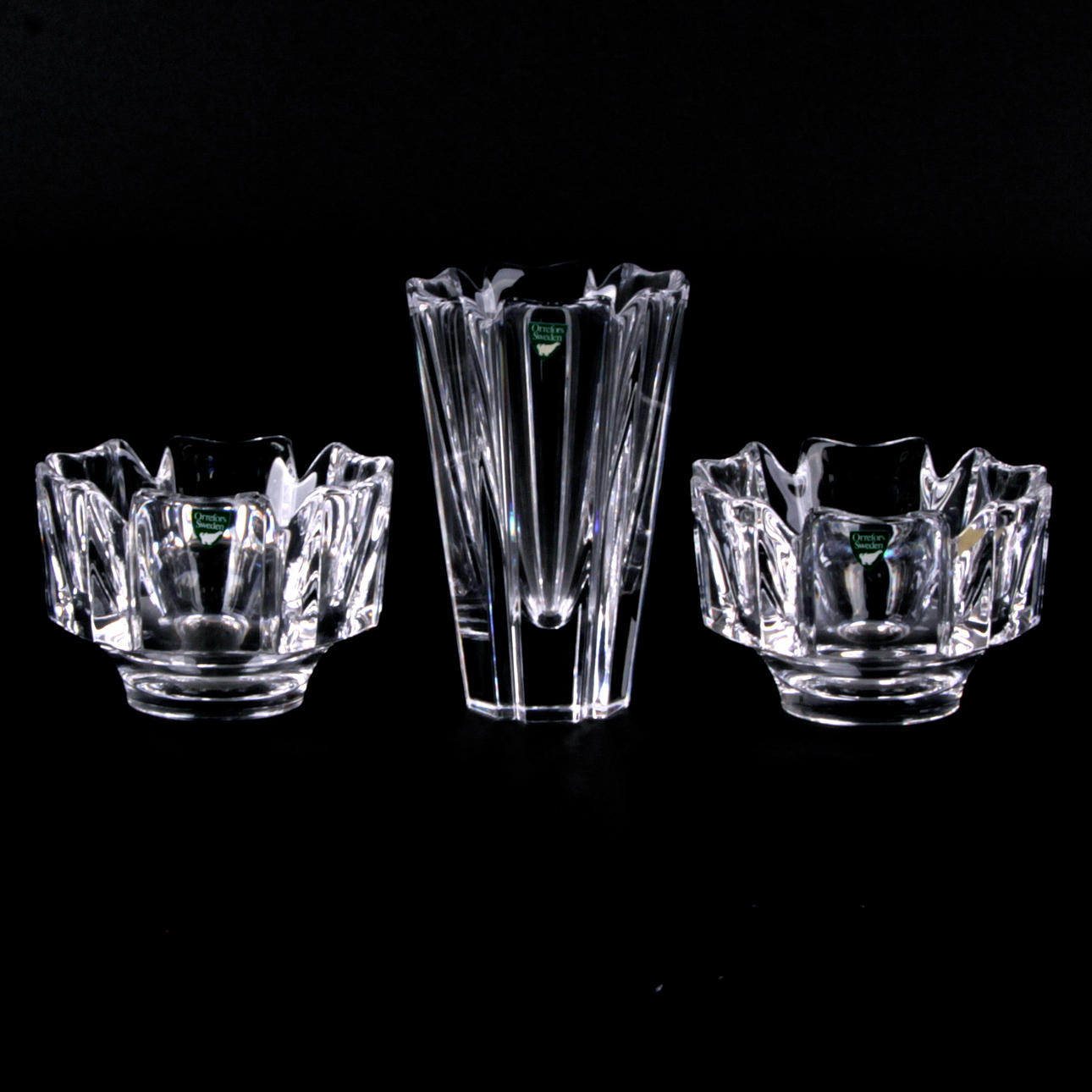 SKÅLAR, samt vas, 3 delar, glas, "Corona", Lars Hellsten, Orrefors.