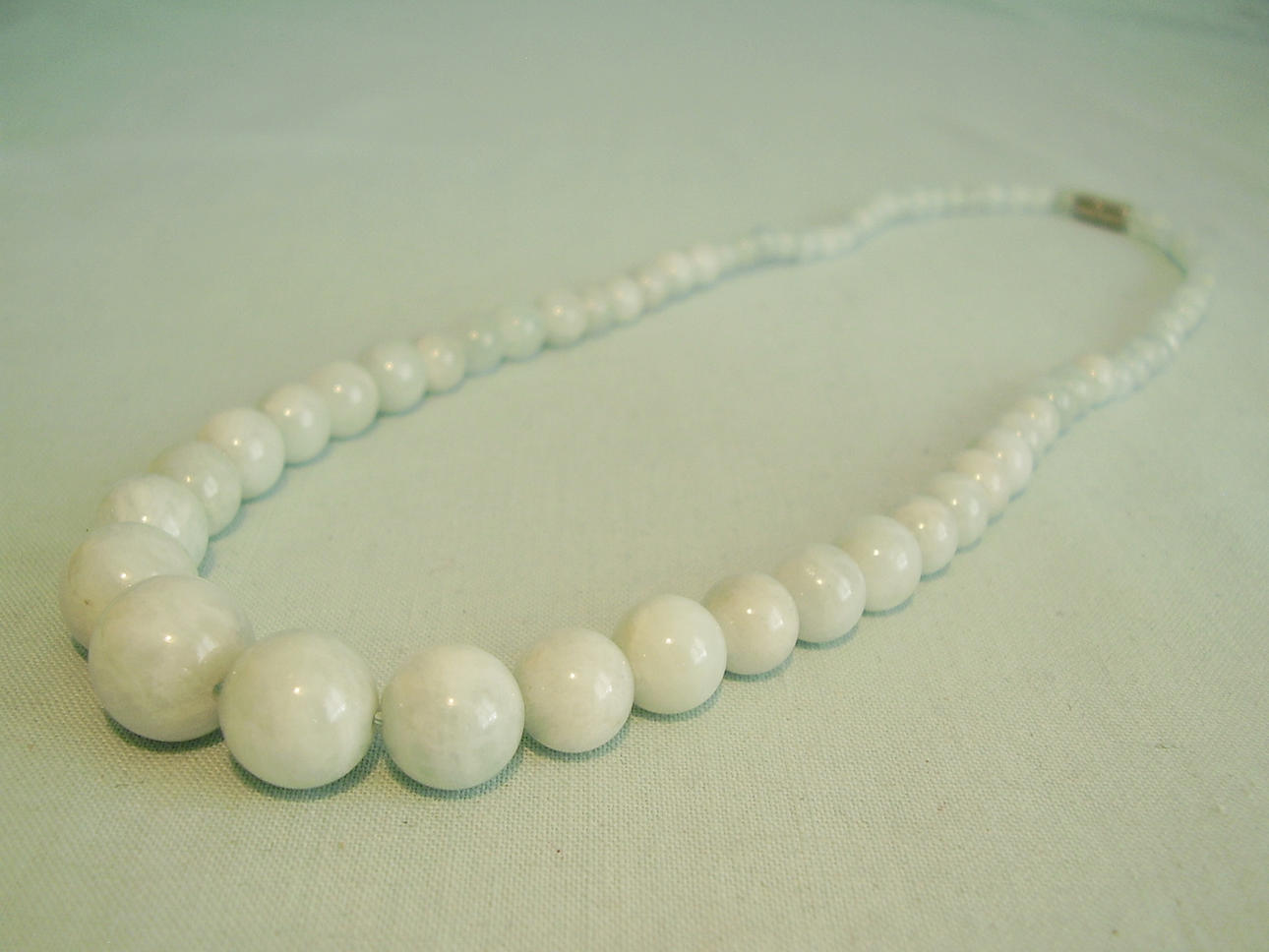 AKVAMARIN HALSBAND. Ogenomskinlig naturlig akvamarin 160ct.