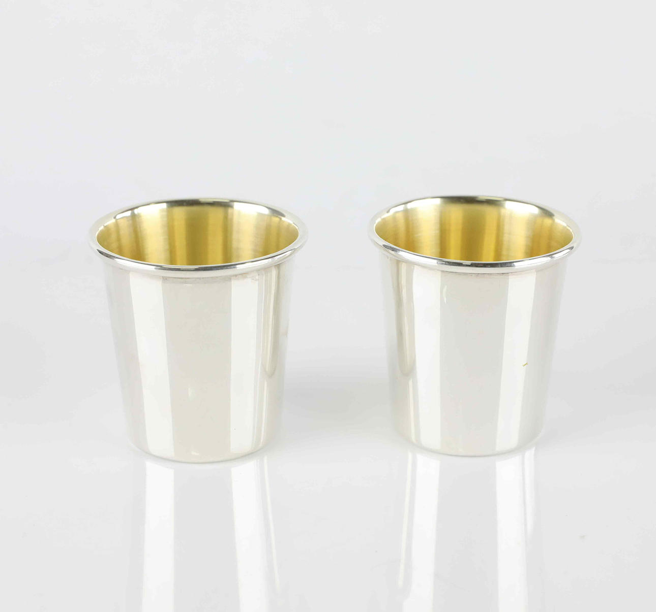 Ein Paar Dacapo-Silberbecher, innen vergoldet, Linköping, 1992.