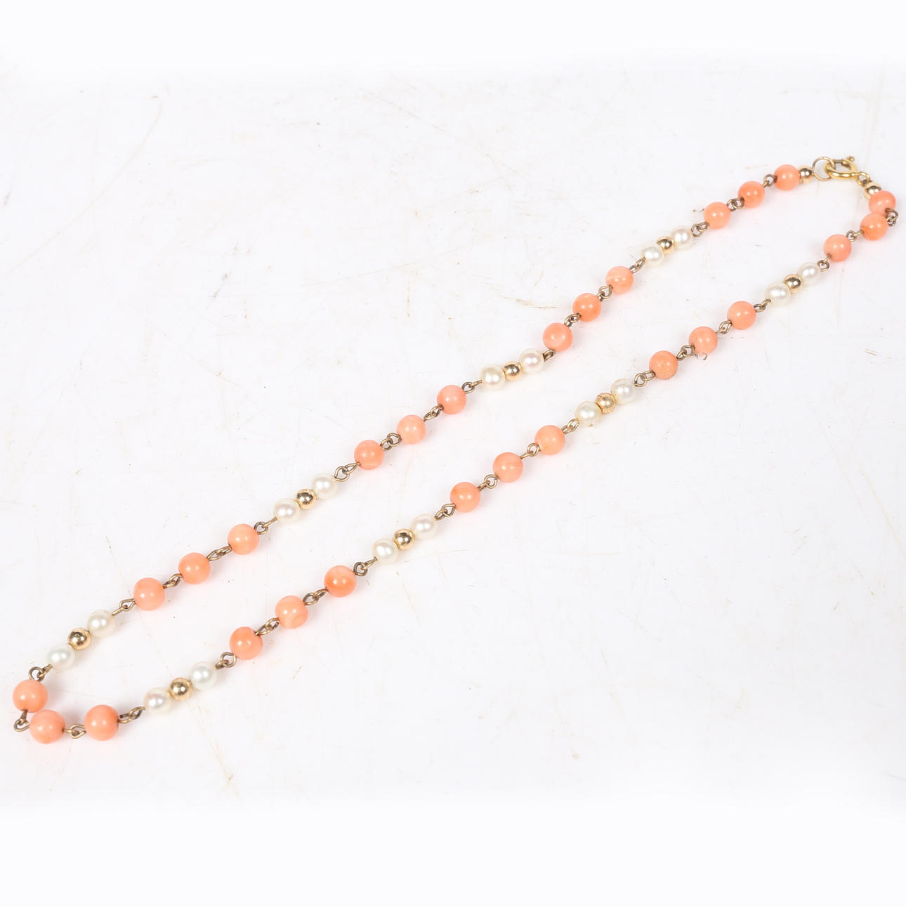 9CT GOLD BEADED NECKLACE.