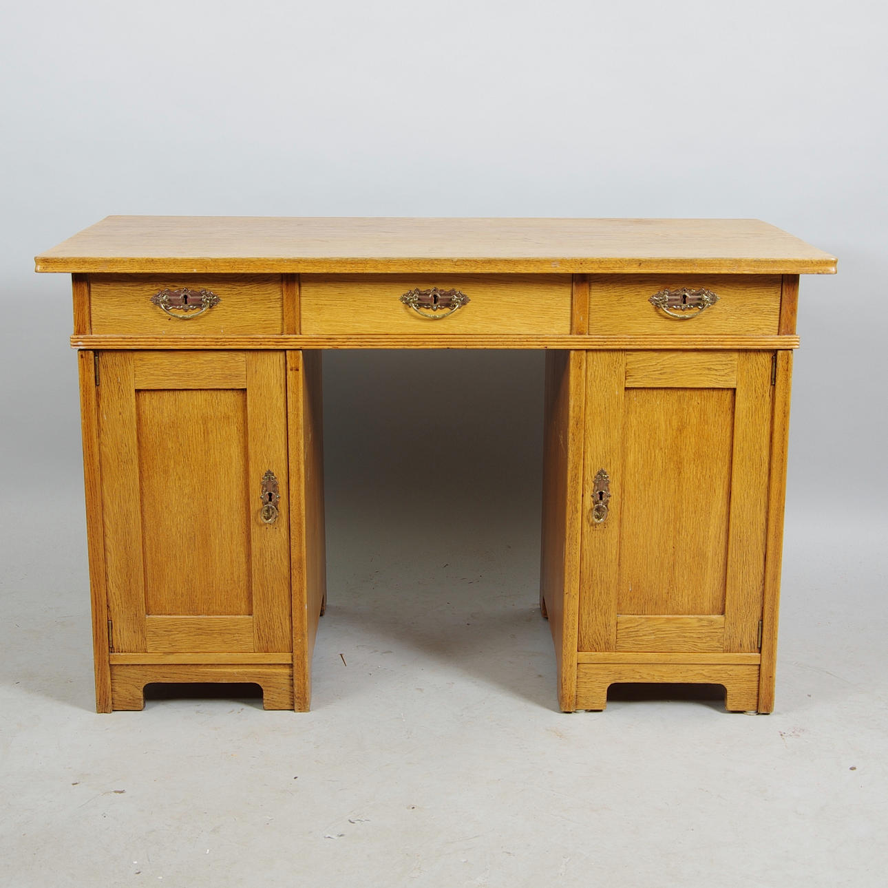 SKRIVBORD, ek, tidigt 1900-tal.