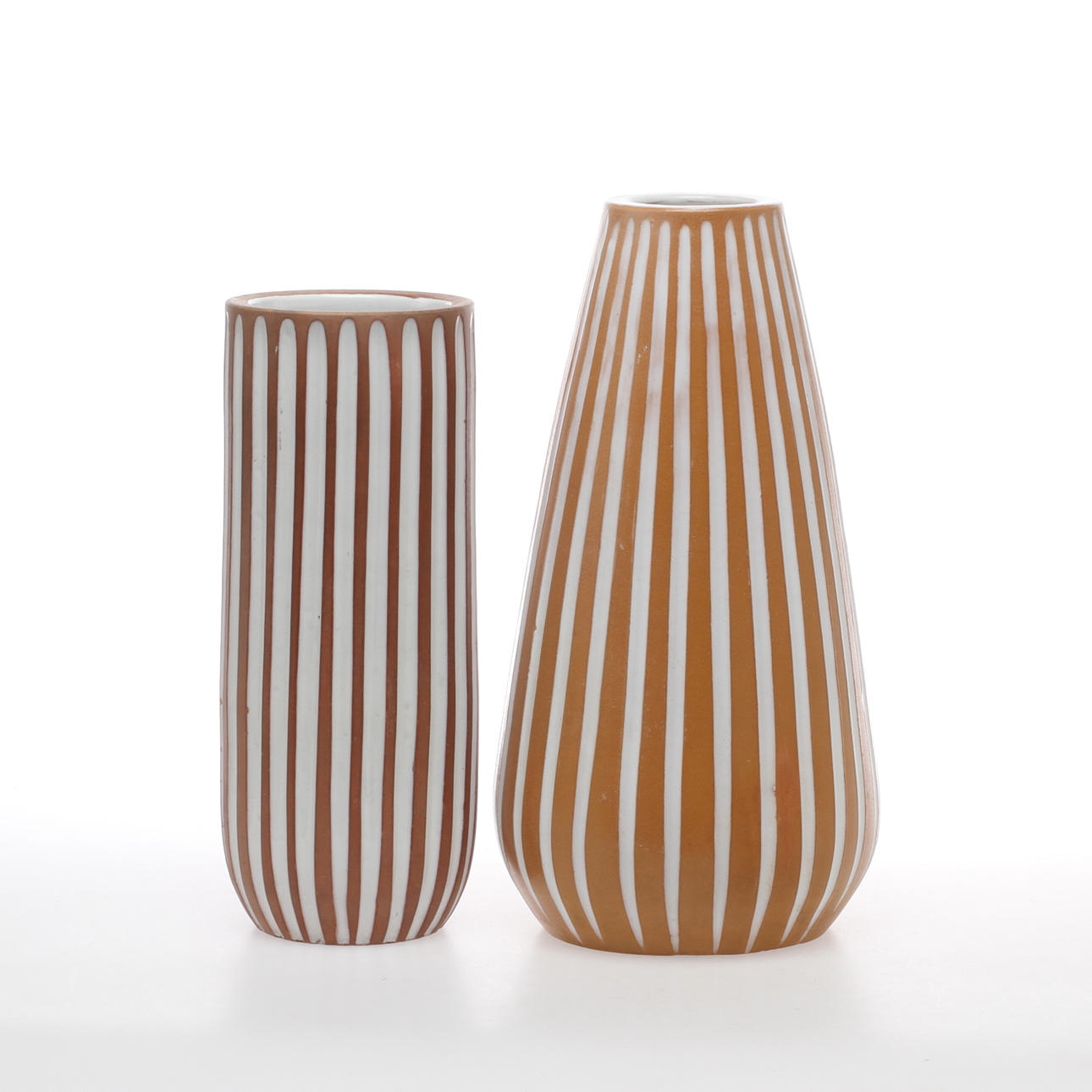 VASER, 2 st, keramik, delvis Ingrid Atterberg för Upsala-Ekeby.