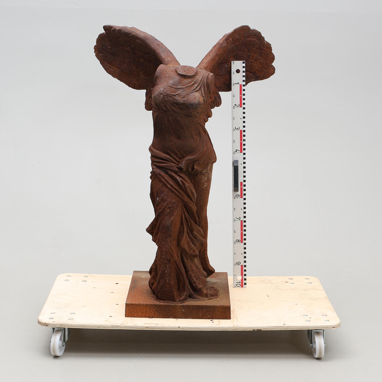 NIKE SKULPTUR. Gjutjärn.