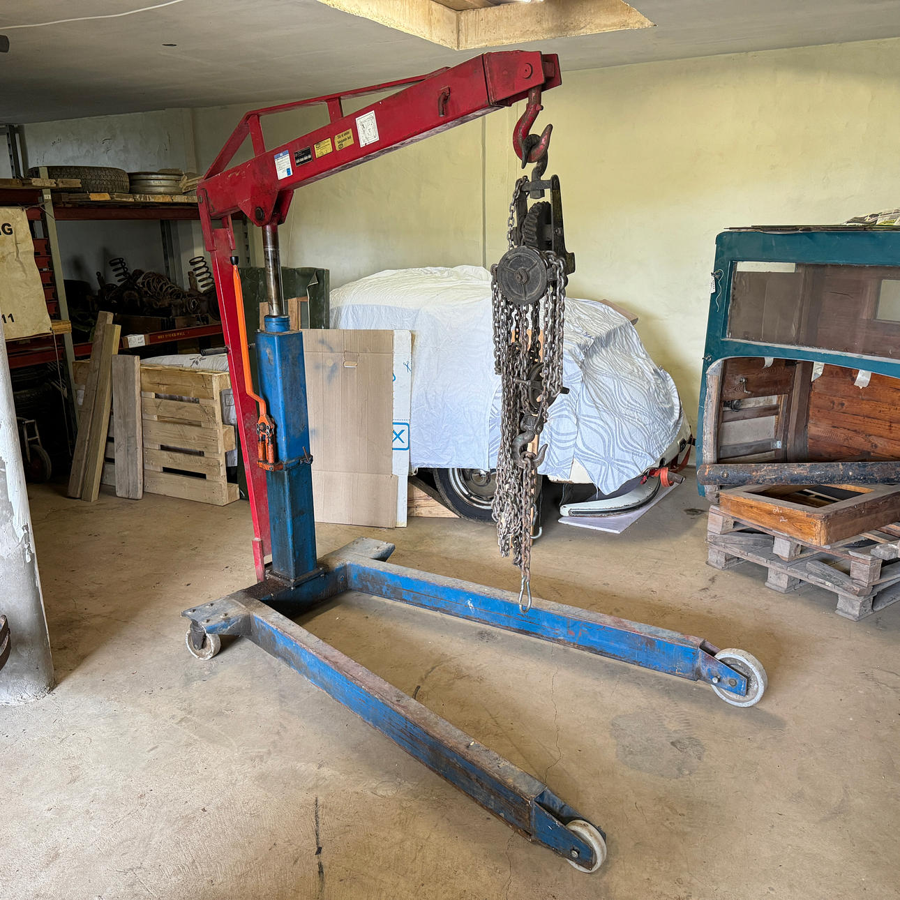 MOTORLYFT, 2 ton, år 1974.