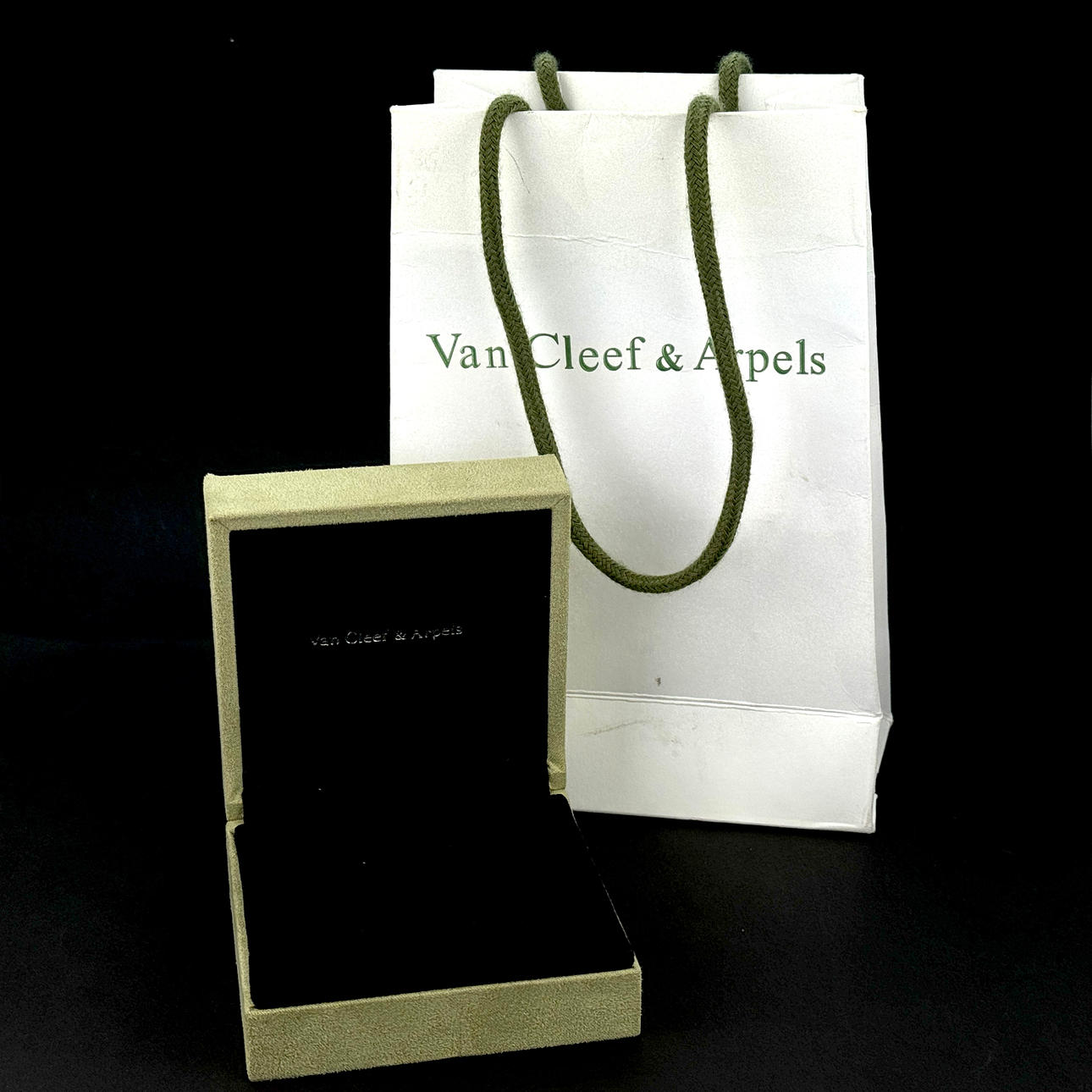 VAN CLEEF & ARPELS ORIGNAL BAG & BOX.