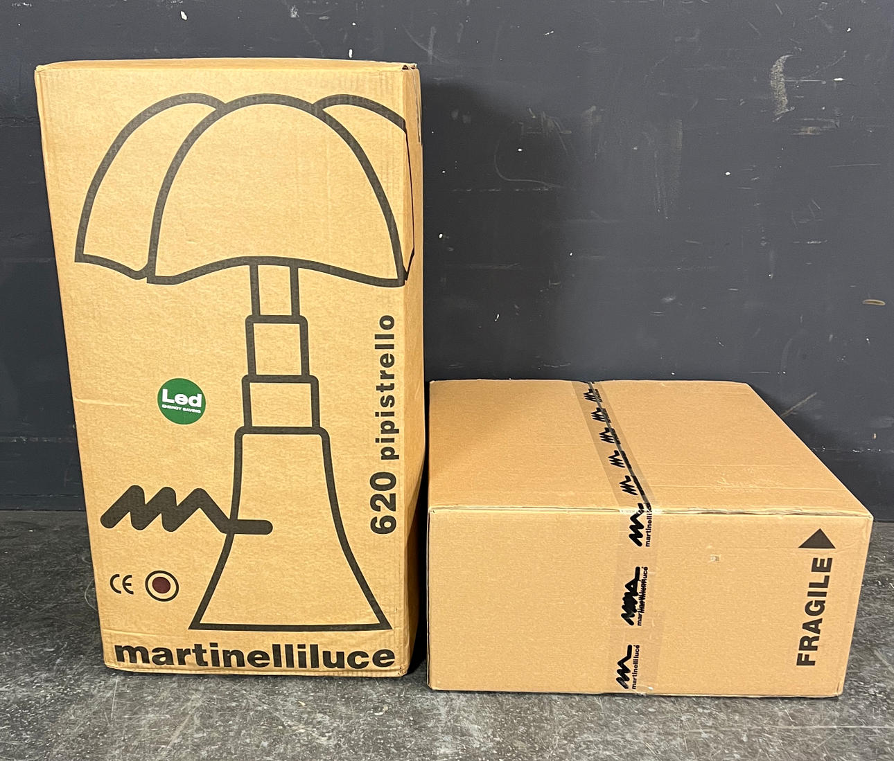 GAE AULENTI. PIPISTRELLO PARA MARTINELLI LUCE.