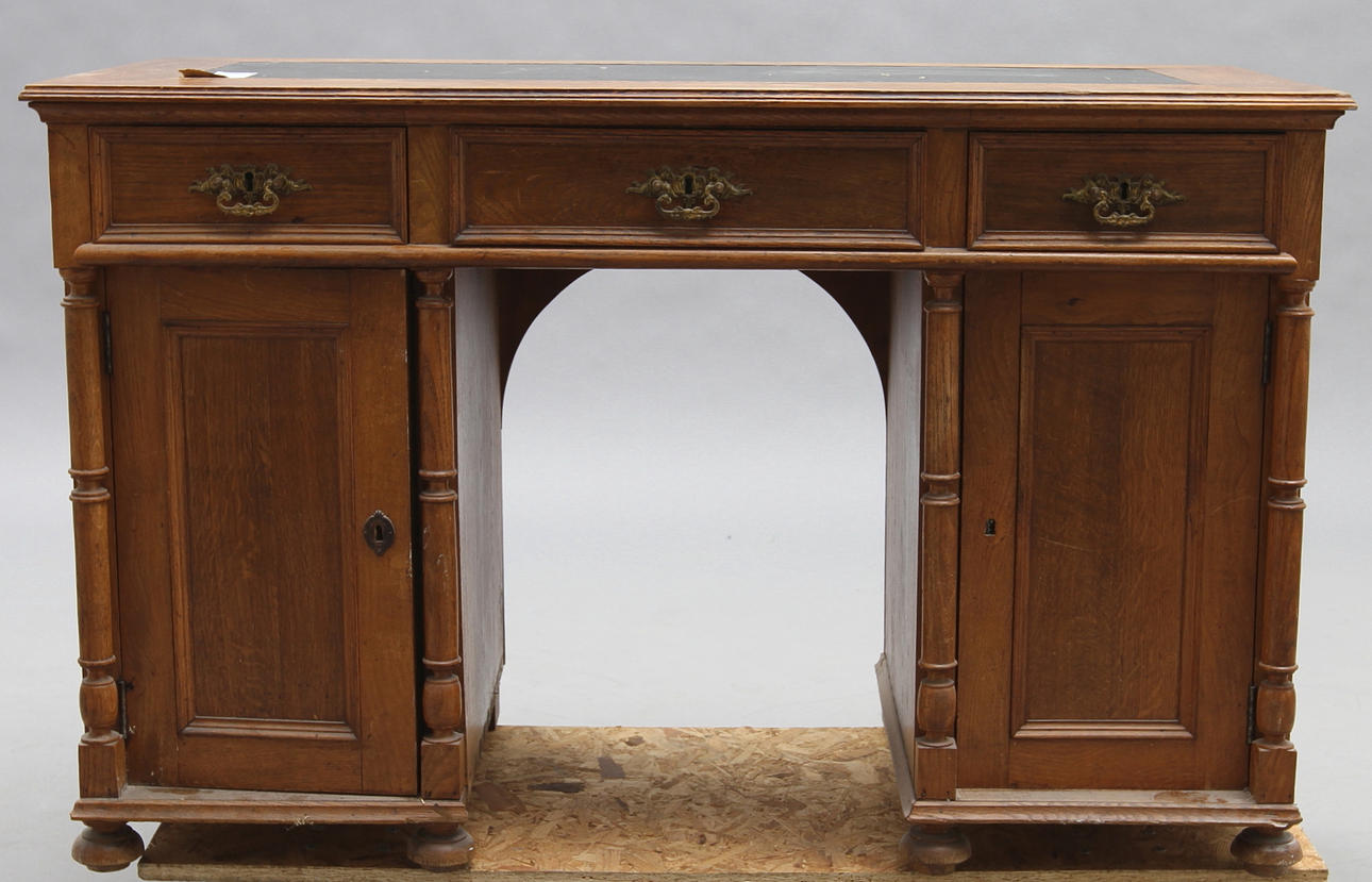 SKRIVBORD, nyrenässans, omkr 1900.